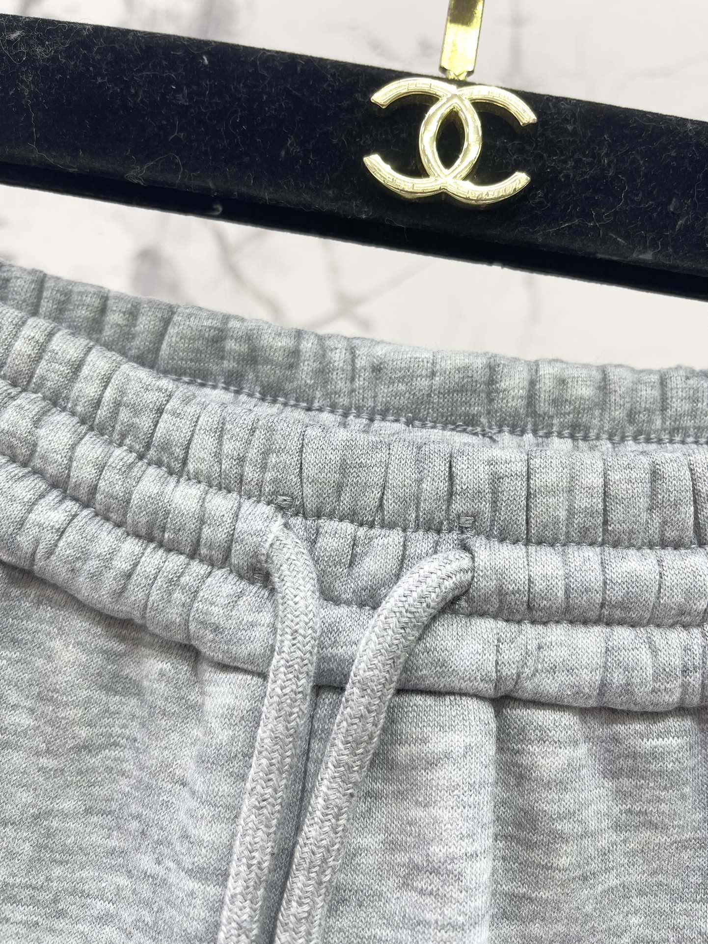Pantalones deportivos de felpa con cintura ajustada y pierna recta