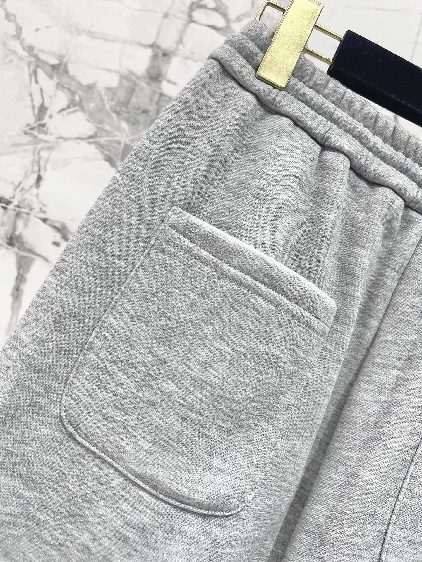 Pantalones deportivos de felpa con cintura ajustada y pierna recta