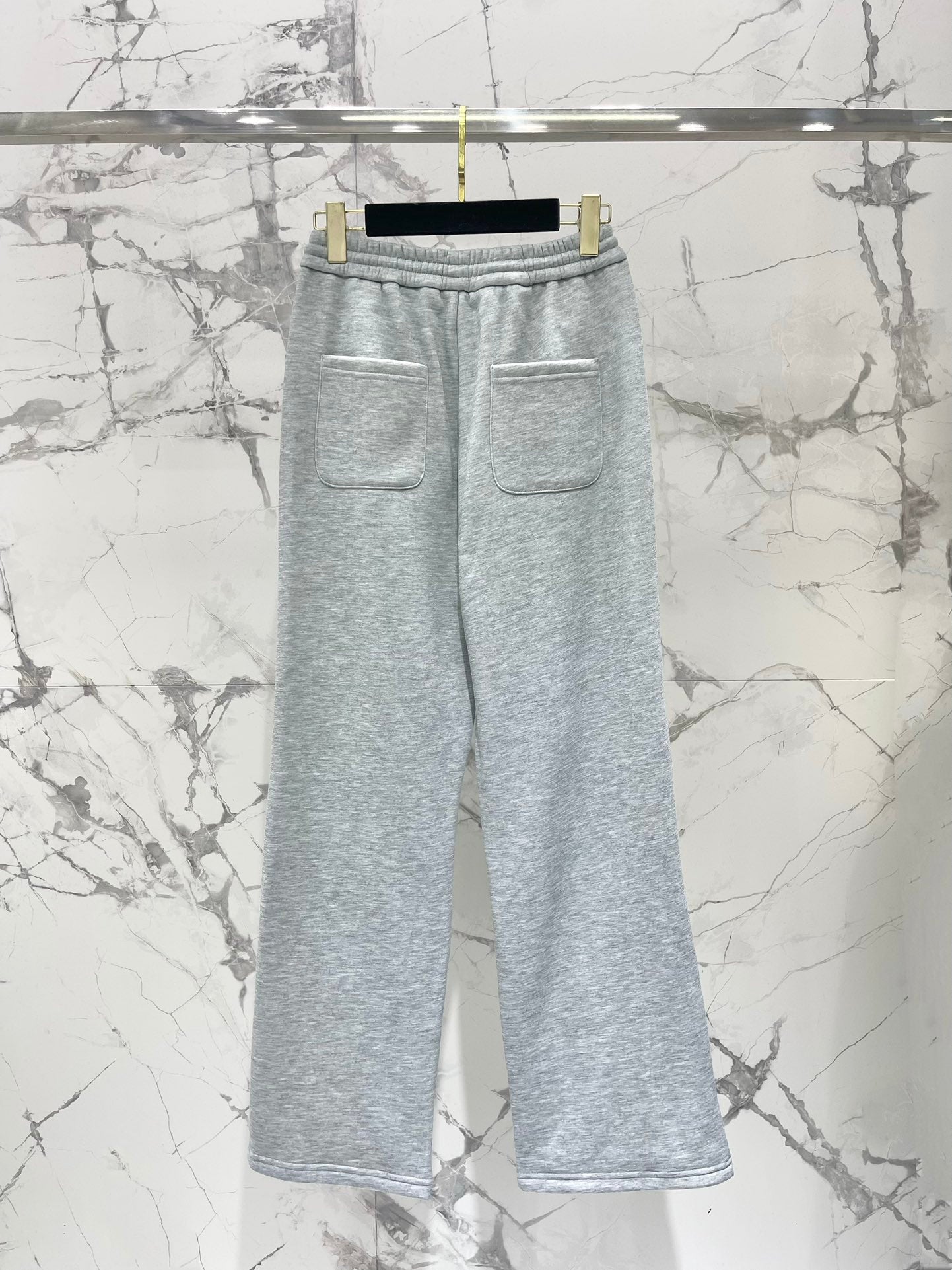 Pantalones deportivos de felpa con cintura ajustada y pierna recta