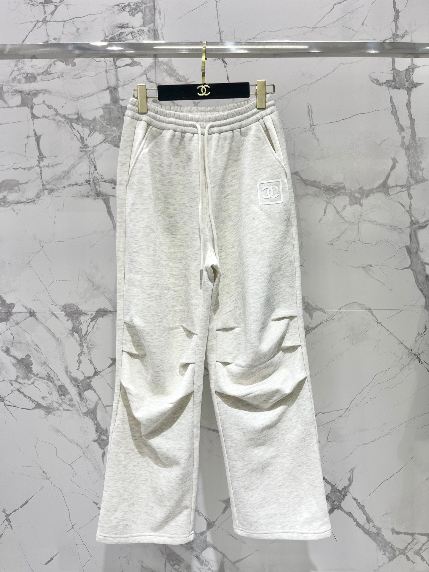 Pantalones deportivos de felpa con cintura ajustada y pierna recta