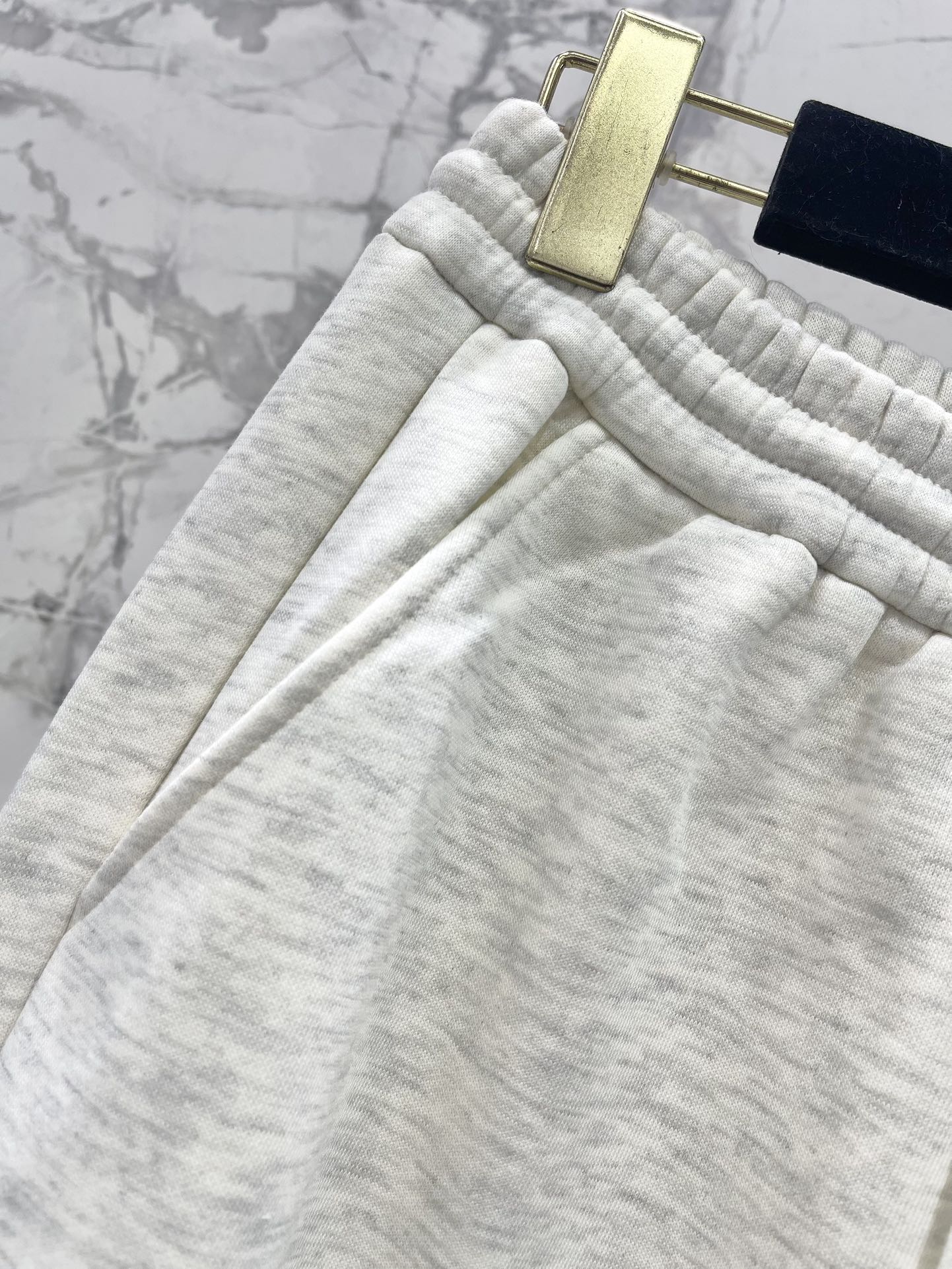 Pantalones deportivos de felpa con cintura ajustada y pierna recta