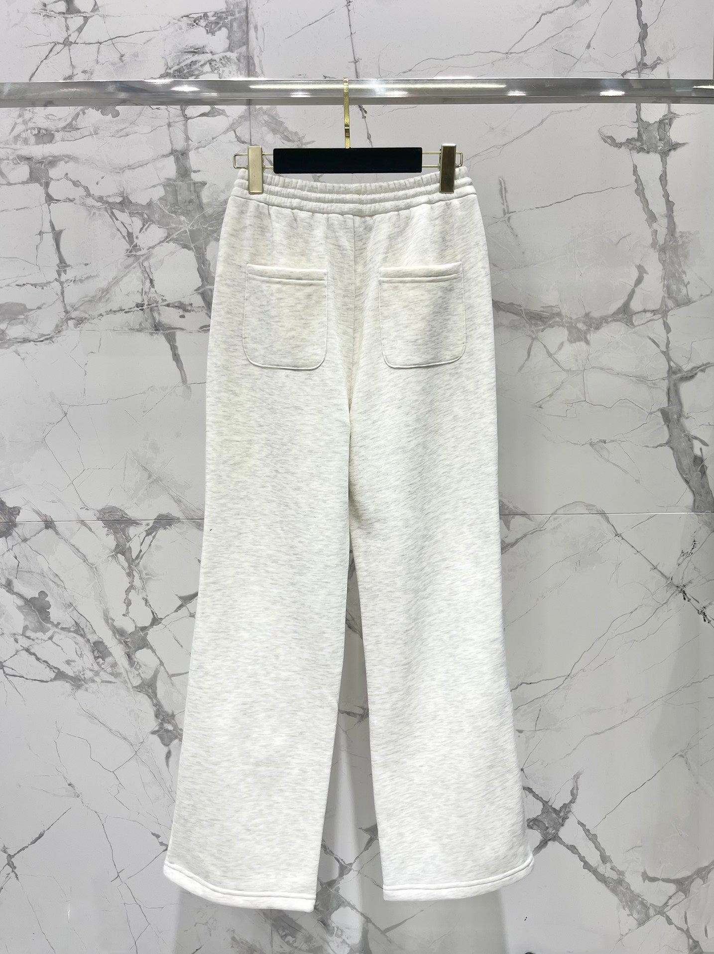 Pantalones deportivos de felpa con cintura ajustada y pierna recta