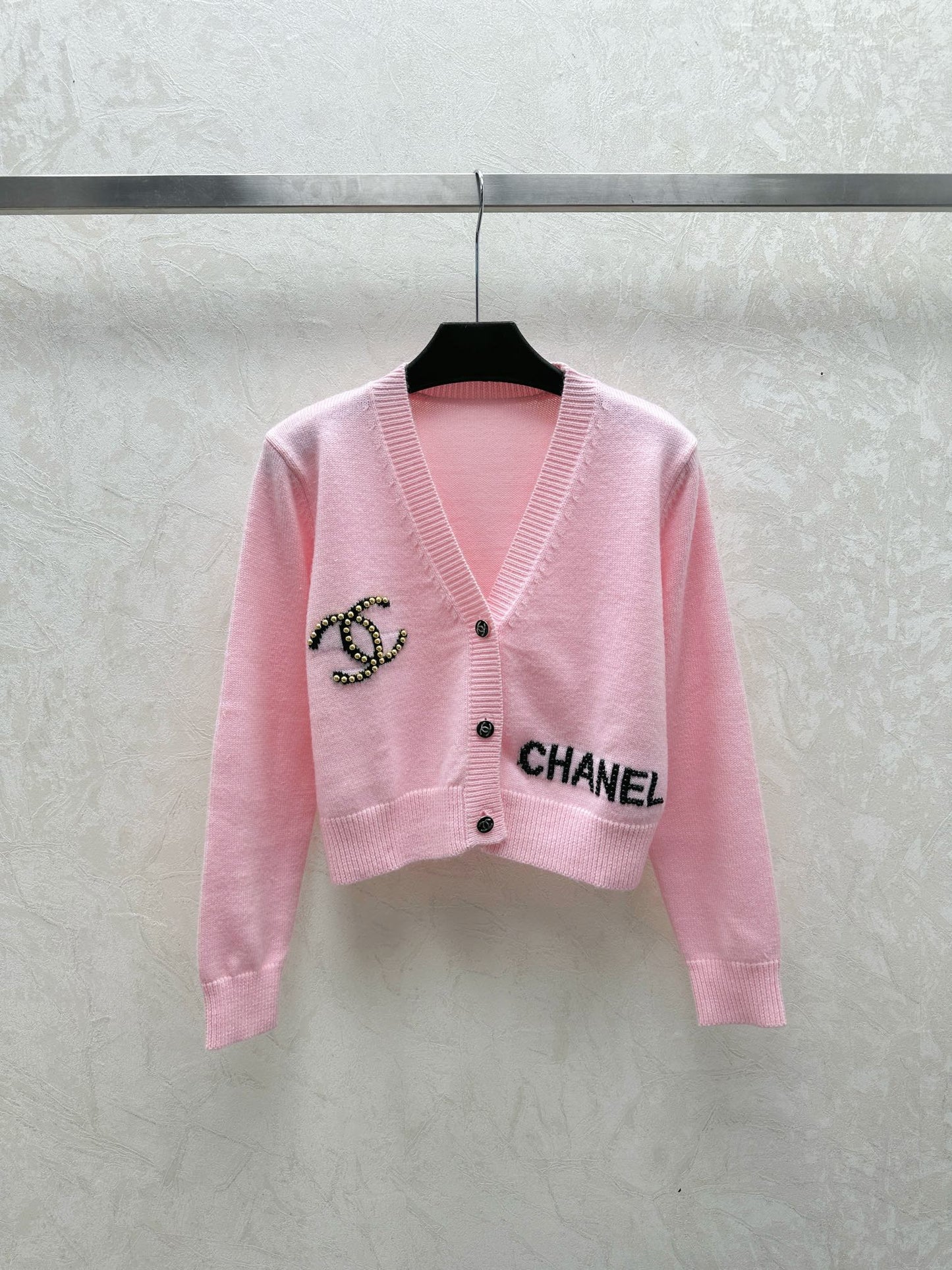 Cárdigan de punto con cuello en V, manga larga, estampado de jacquard con logotipo de letras en contraste sencillo y cuentas