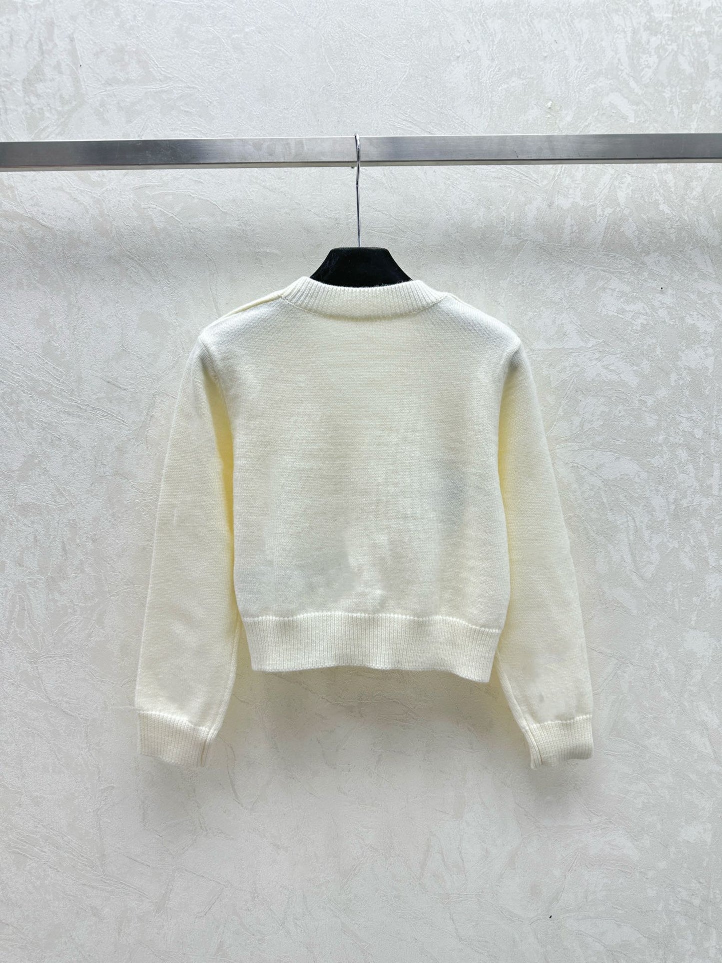 Cárdigan de punto con cuello en V, manga larga, estampado de jacquard con logotipo de letras en contraste sencillo y cuentas