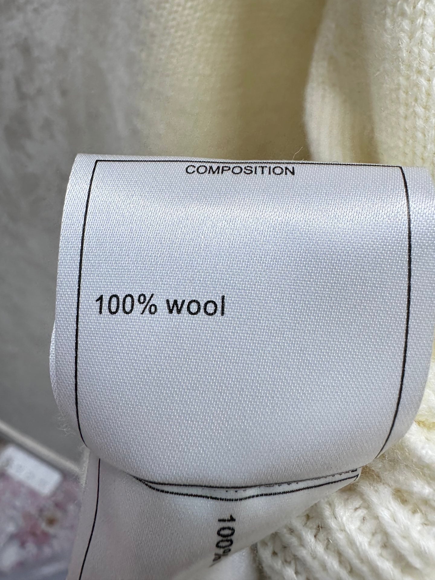 Cárdigan de punto con cuello en V, manga larga, estampado de jacquard con logotipo de letras en contraste sencillo y cuentas