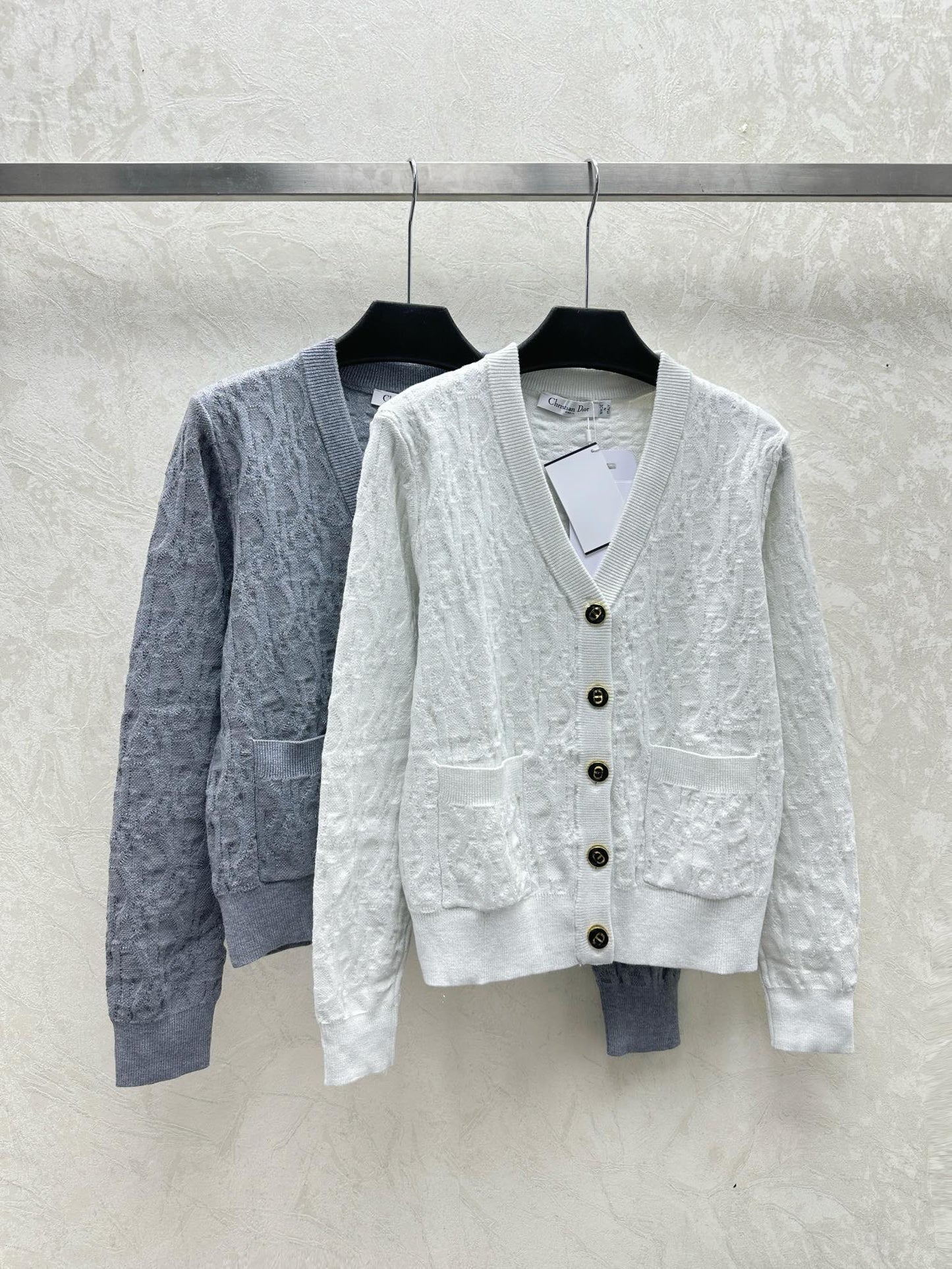 Chaqueta tipo cárdigan de punto jacquard oscuro con cuello en V