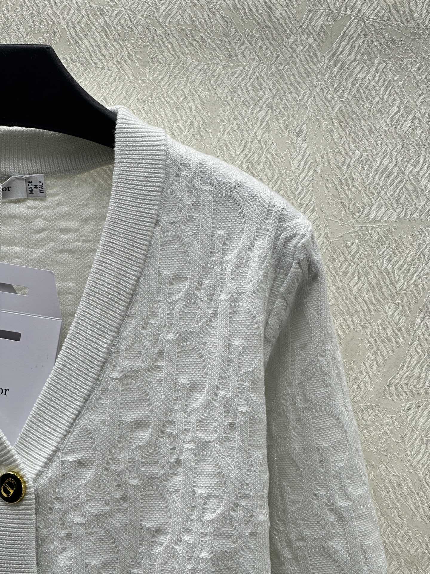 Chaqueta tipo cárdigan de punto jacquard oscuro con cuello en V