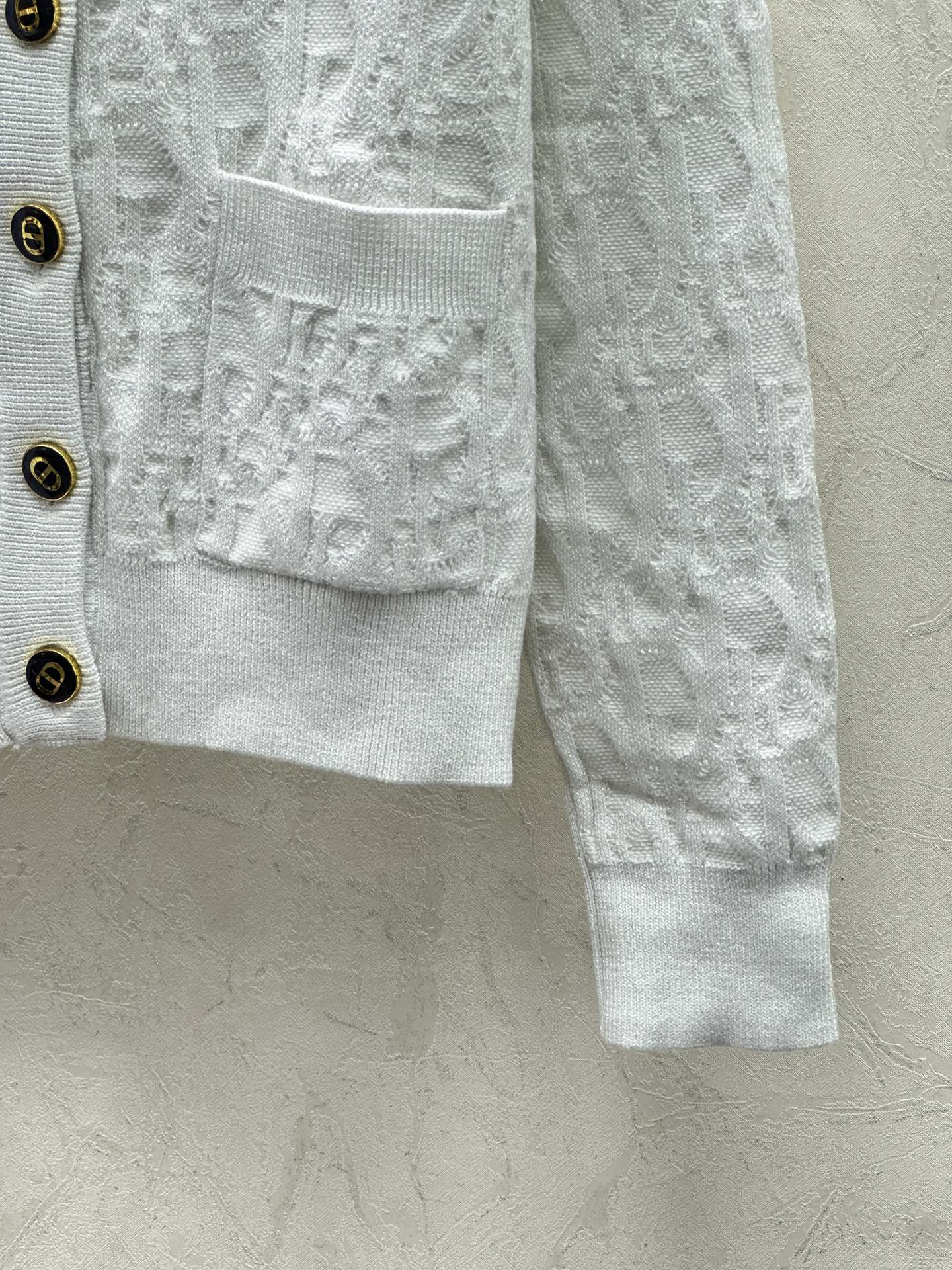 Chaqueta tipo cárdigan de punto jacquard oscuro con cuello en V