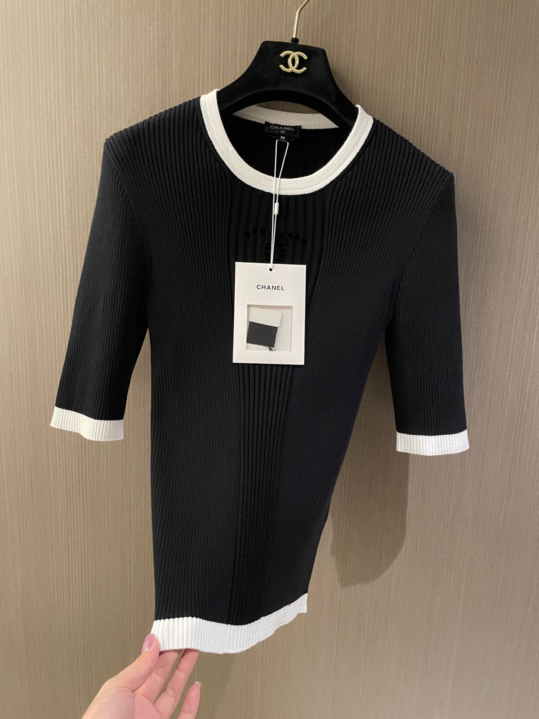 Hollow short sleeves