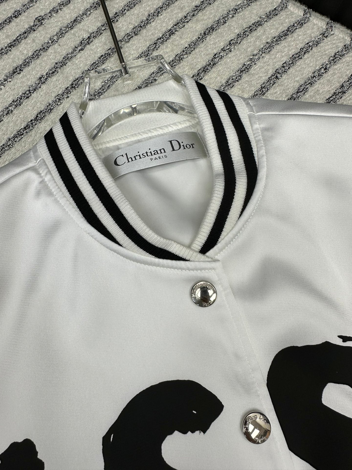 Chaqueta de béisbol de moda con logotipo impreso.