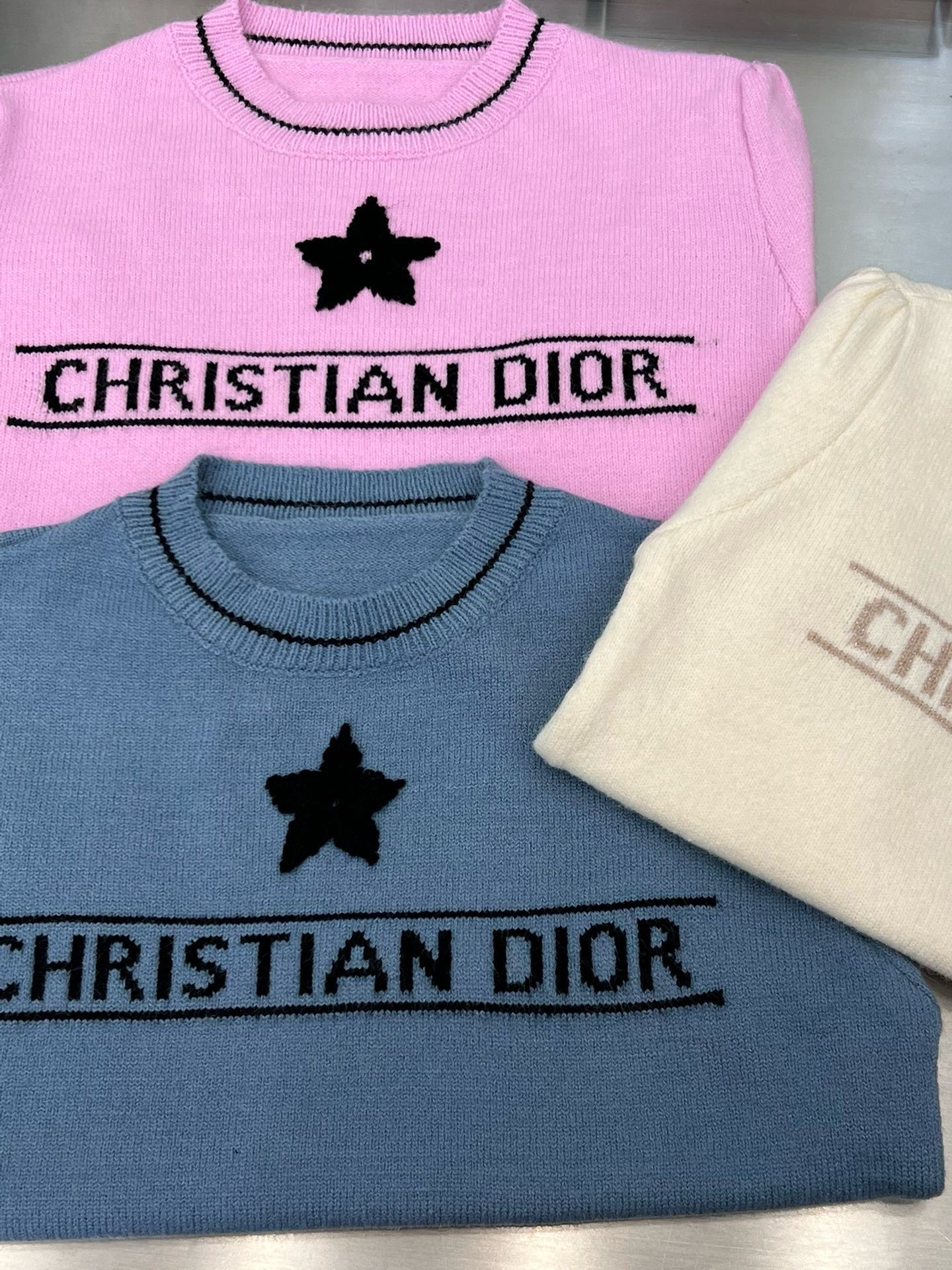 Embroidered knitted short sleeves