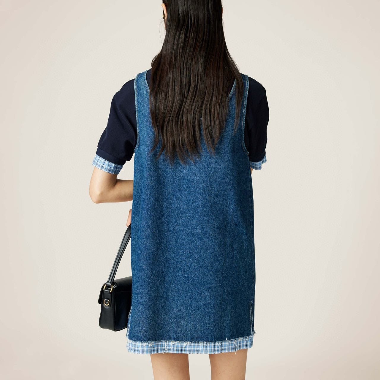 Embroidered denim skirt with raw edges and suspenders
