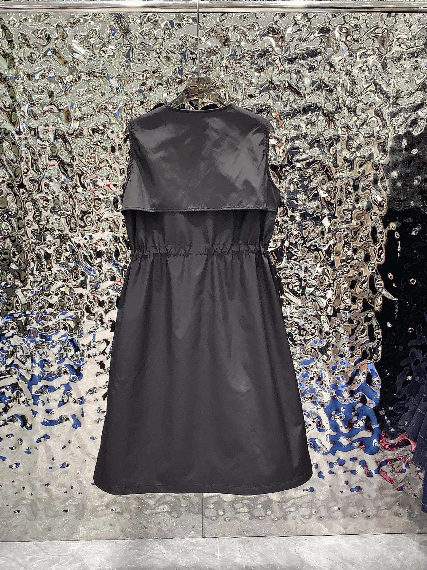 Sporty sleeveless vest dress