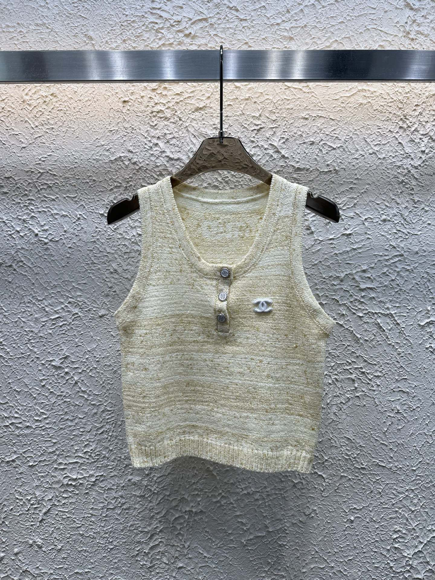 New color round neck knitted vest