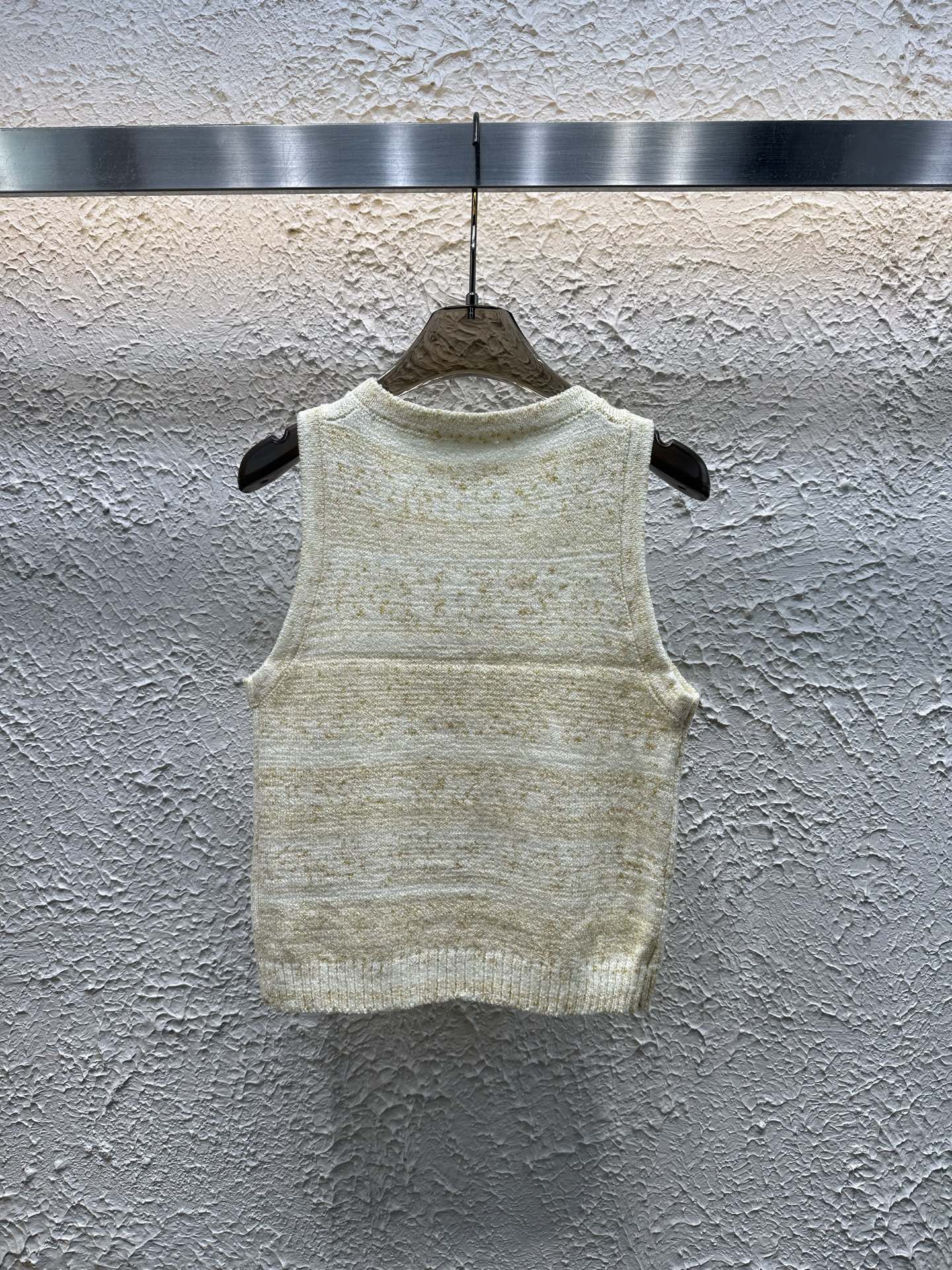 New color round neck knitted vest