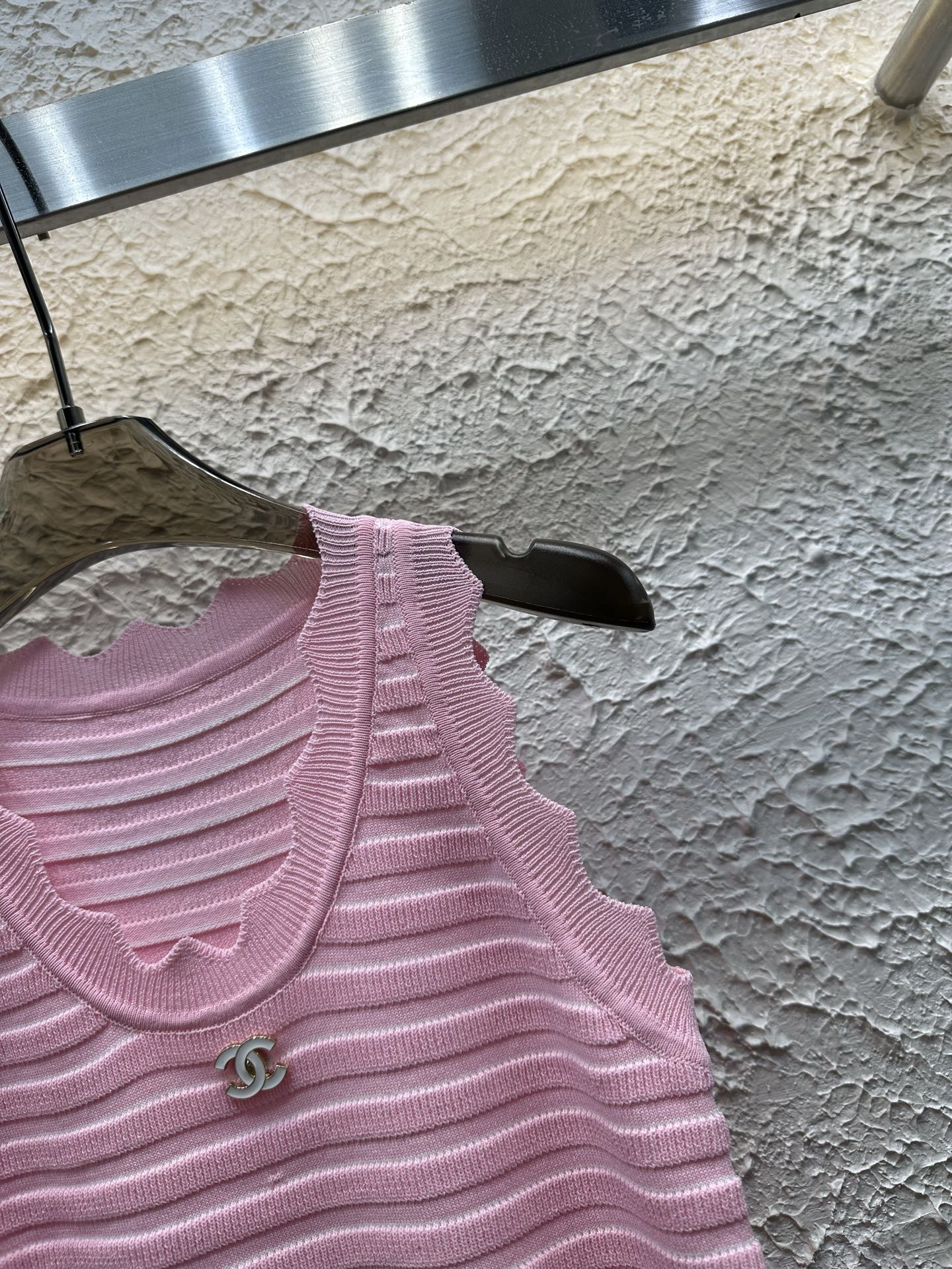 Candy-colored striped round neck knitted vest
