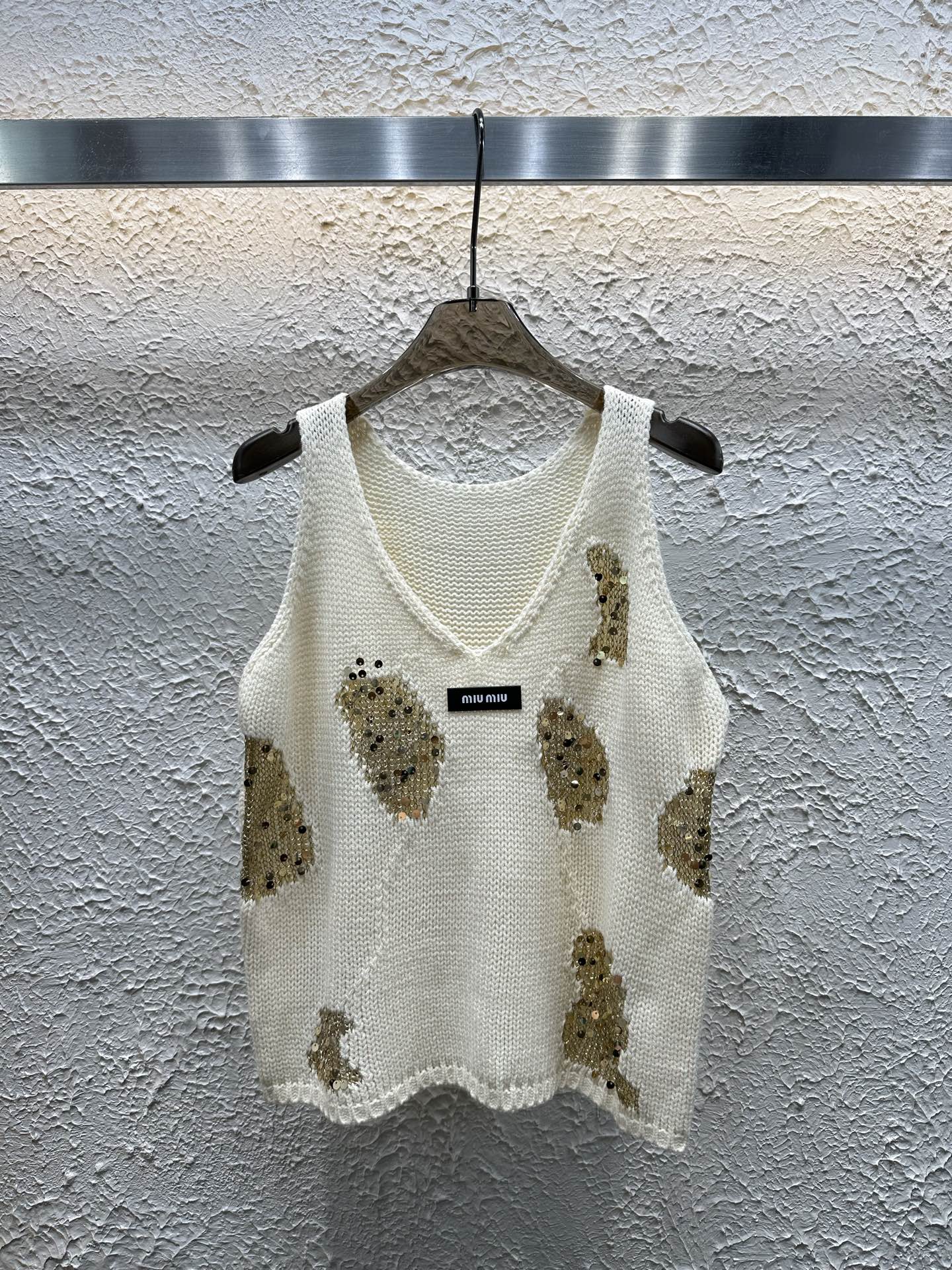 Candy-colored striped round neck knitted vest