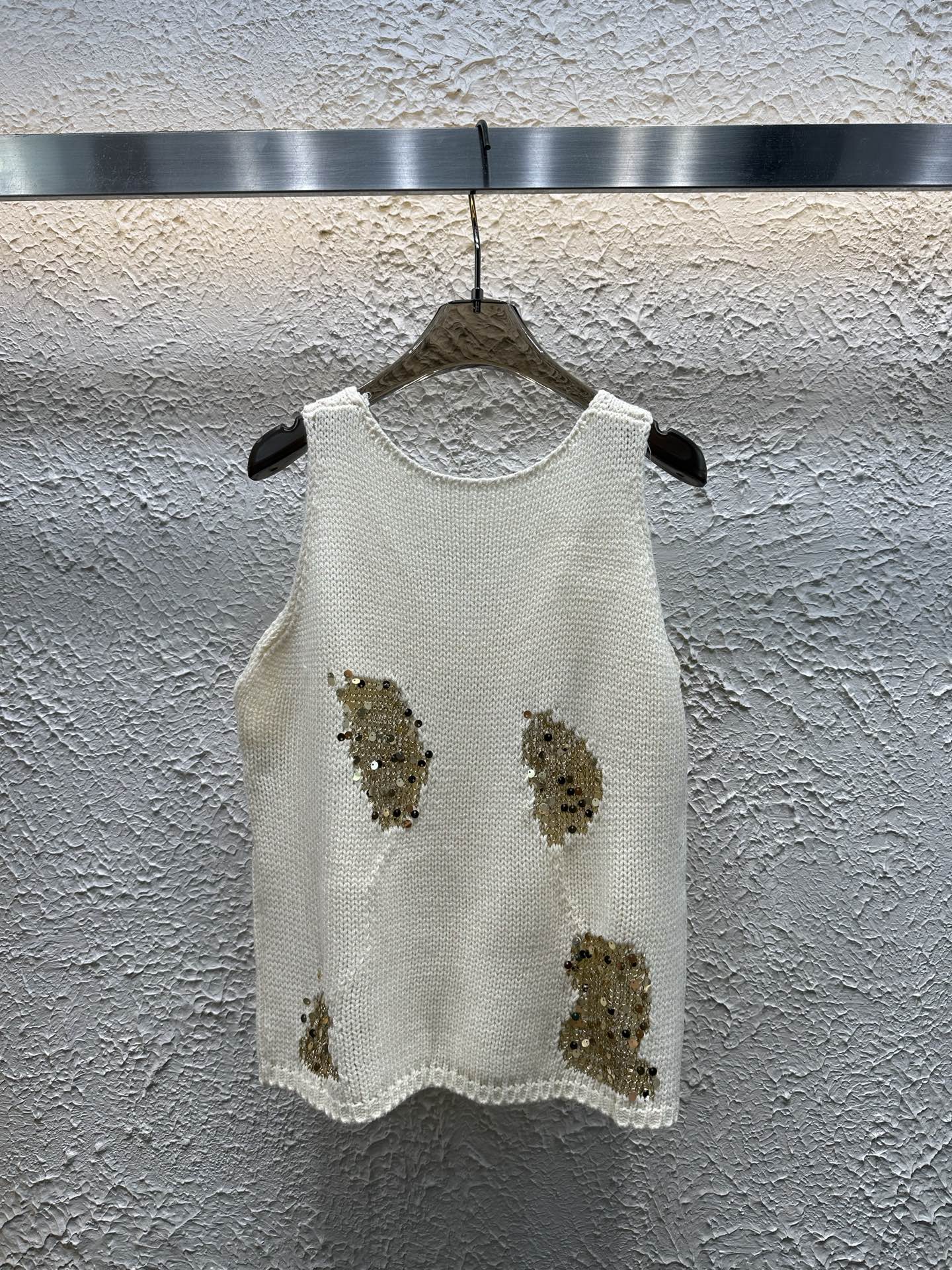 Candy-colored striped round neck knitted vest
