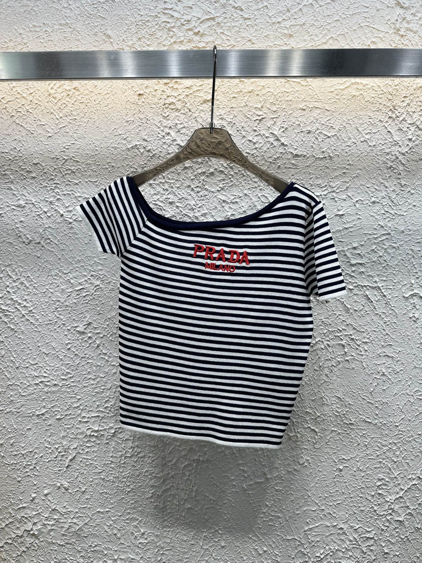 Striped diagonal shoulder embroidered short sleeve
