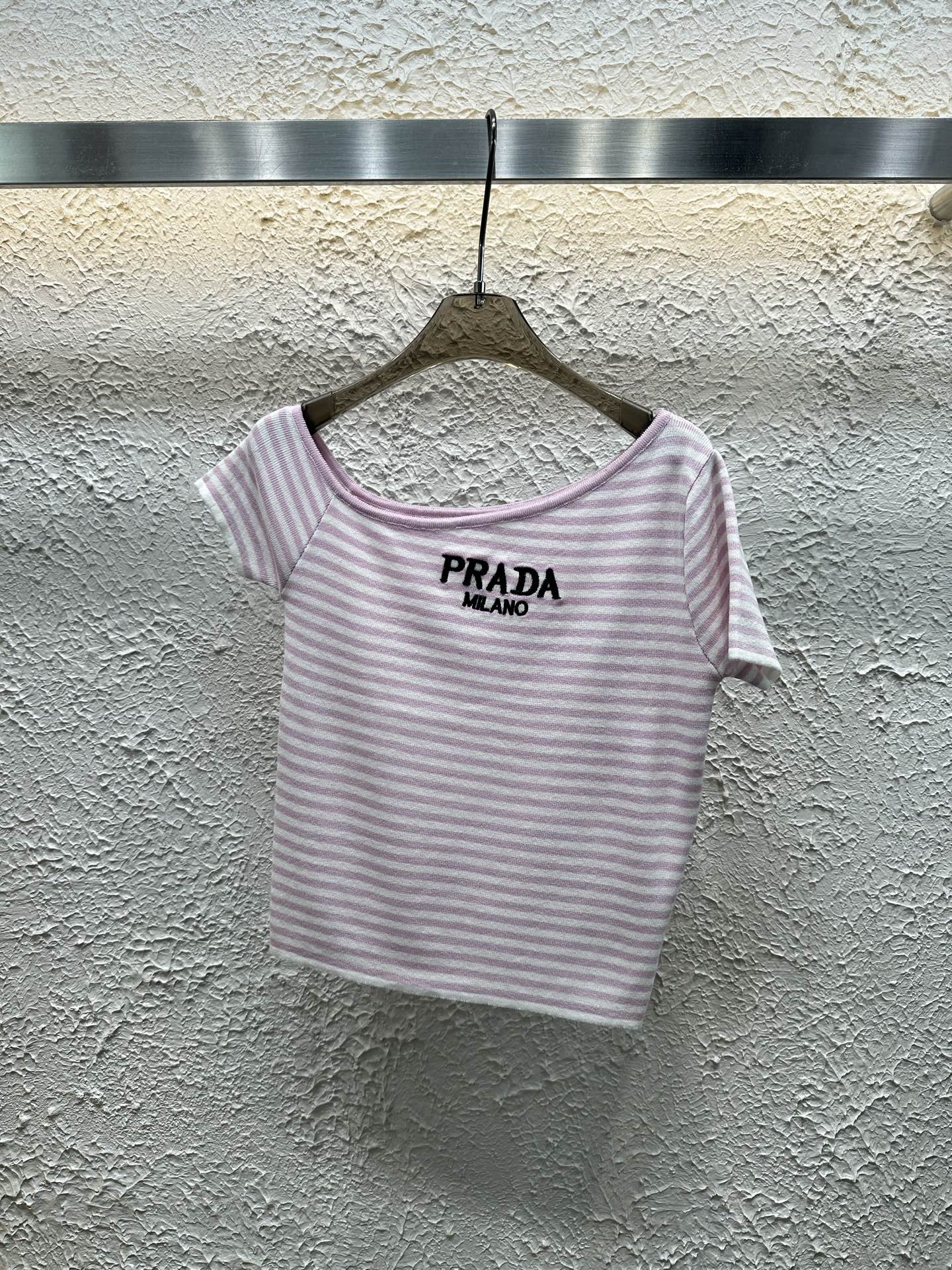 Striped diagonal shoulder embroidered short sleeve