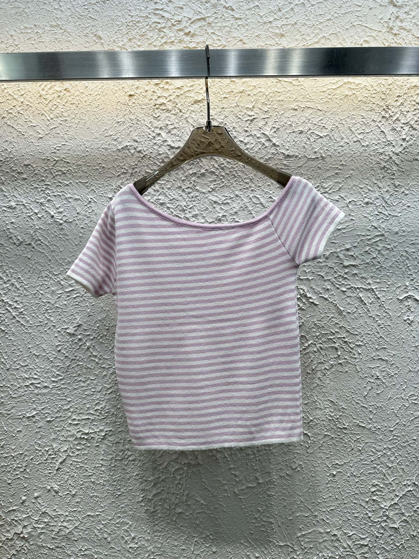 Striped diagonal shoulder embroidered short sleeve