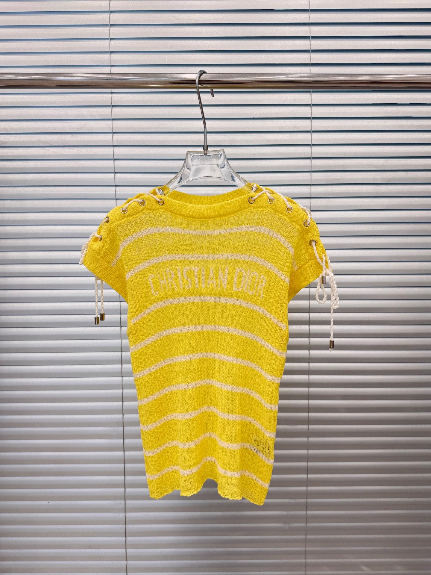 Striped knitted short sleeves with various wearing methods of straps