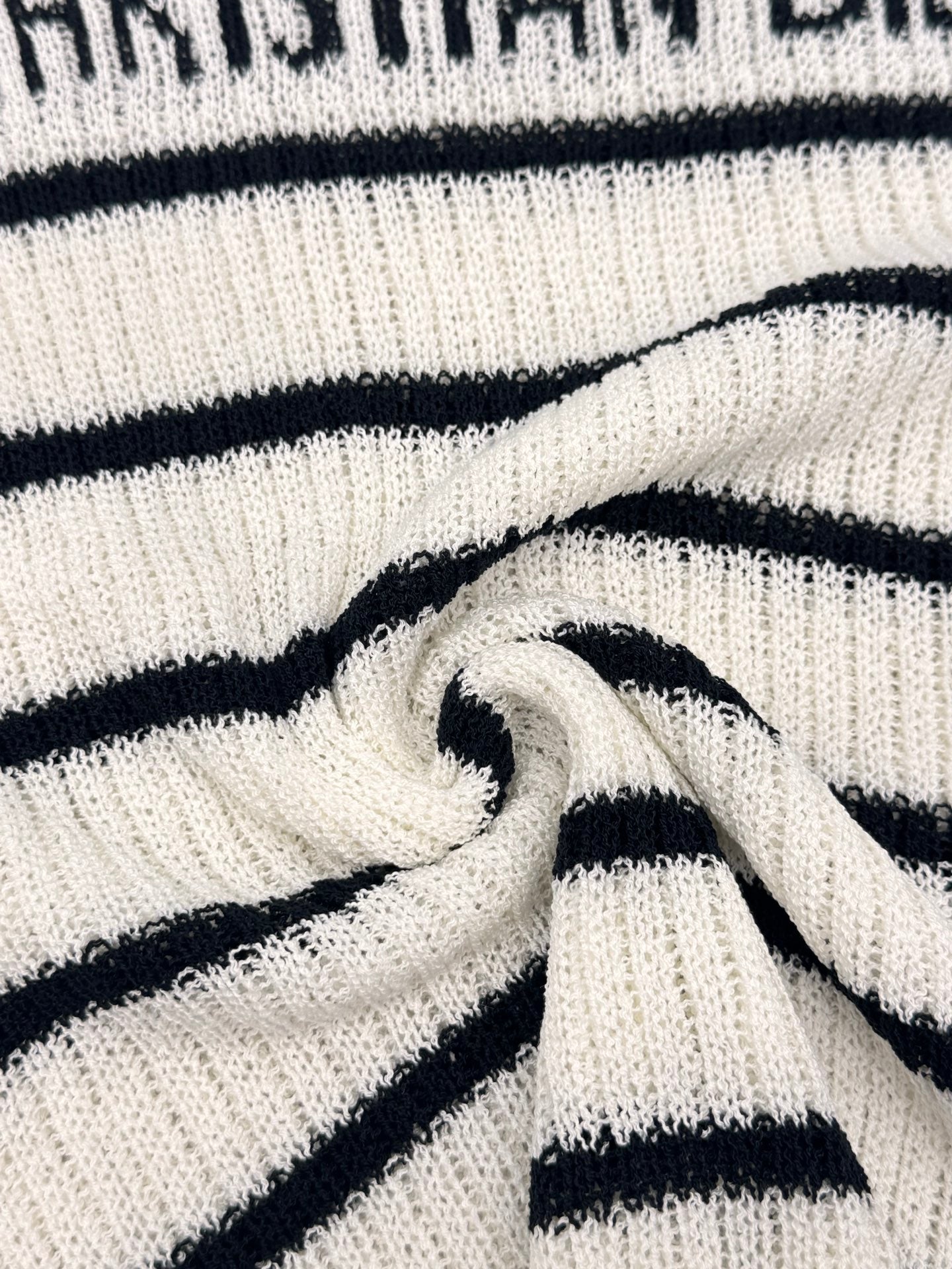 Striped knitted short sleeves with various wearing methods of straps