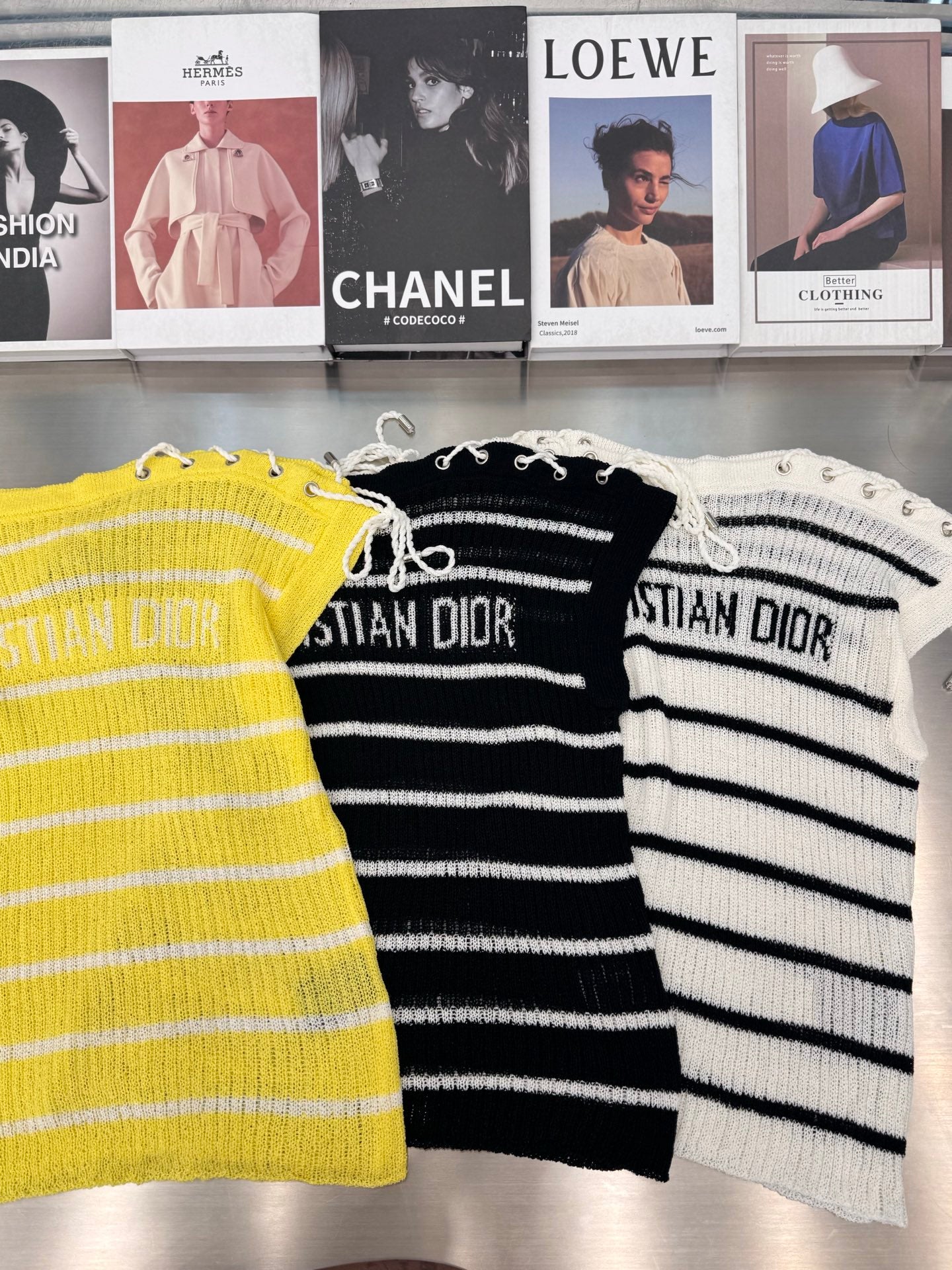 Striped knitted short sleeves with various wearing methods of straps