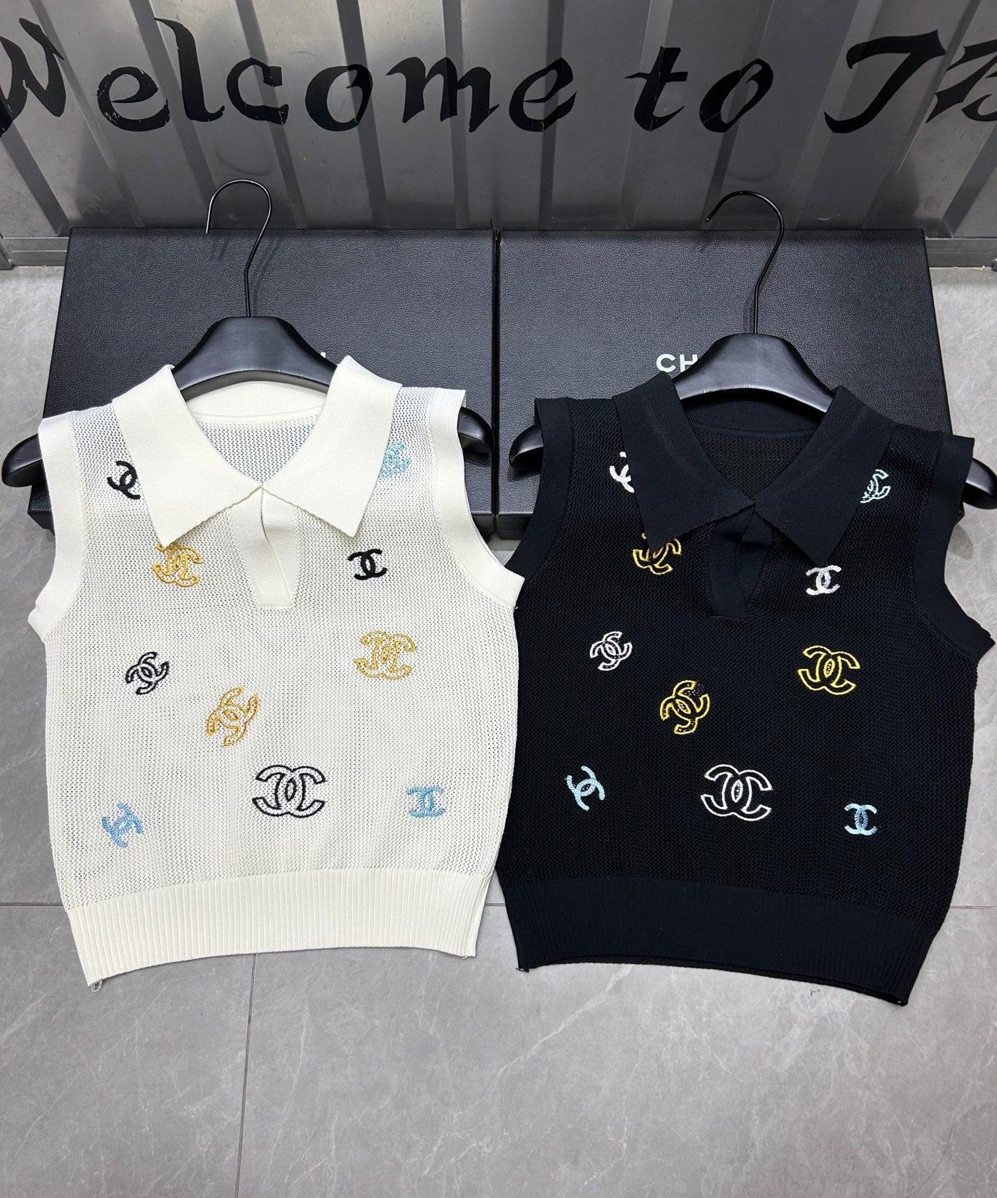 New double C color label lapel knitted vest