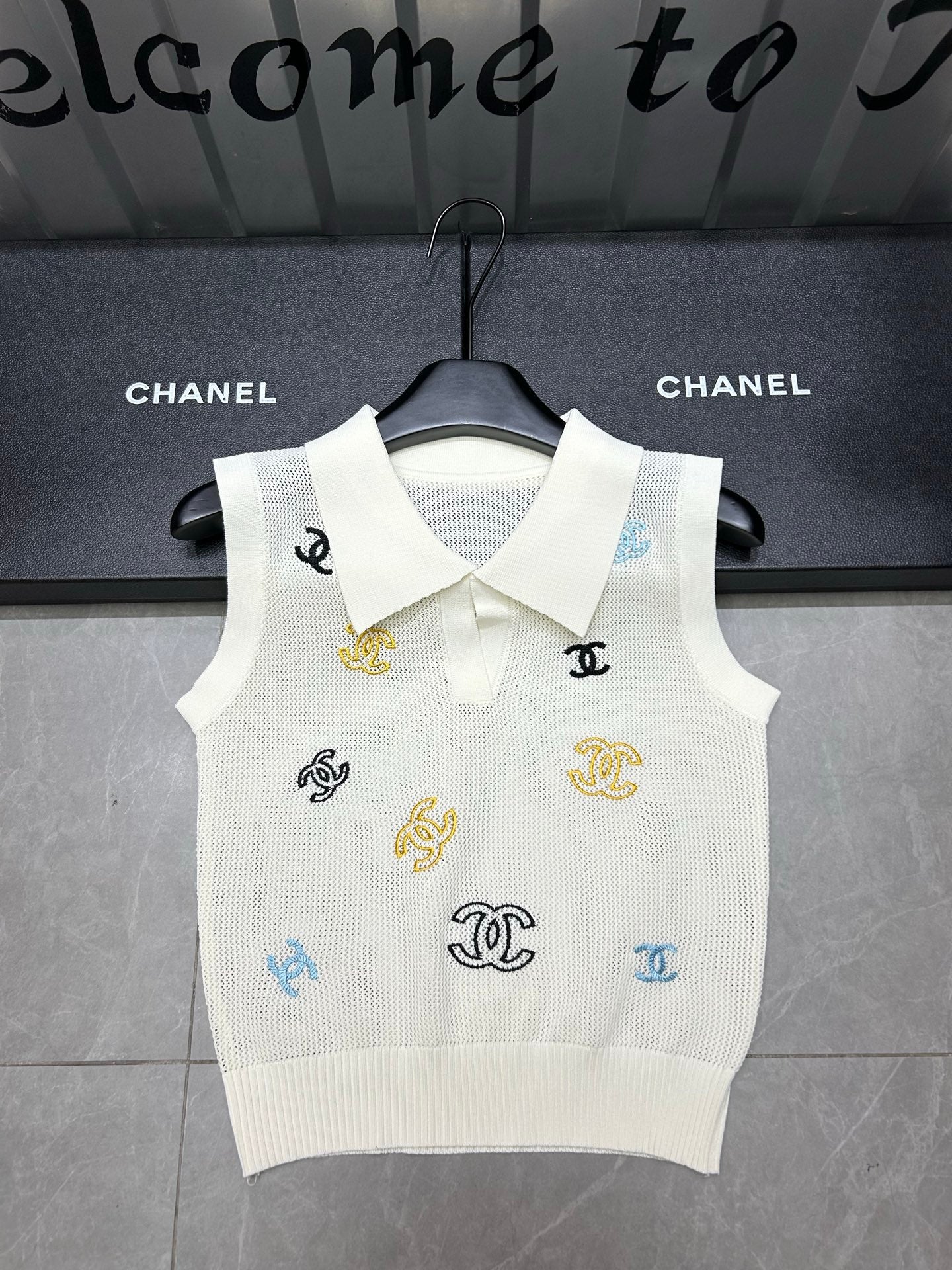 New double C color label lapel knitted vest