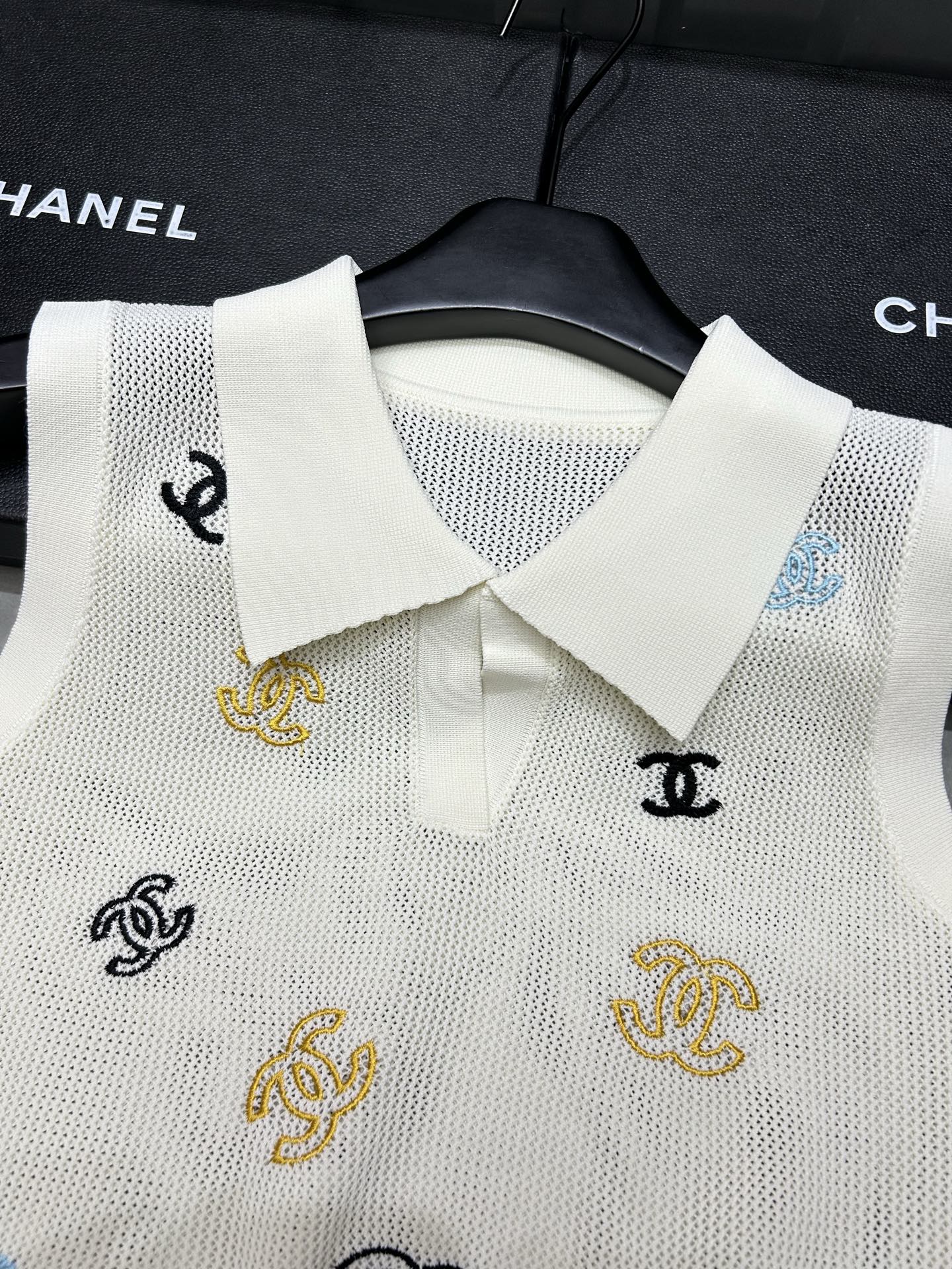 New double C color label lapel knitted vest
