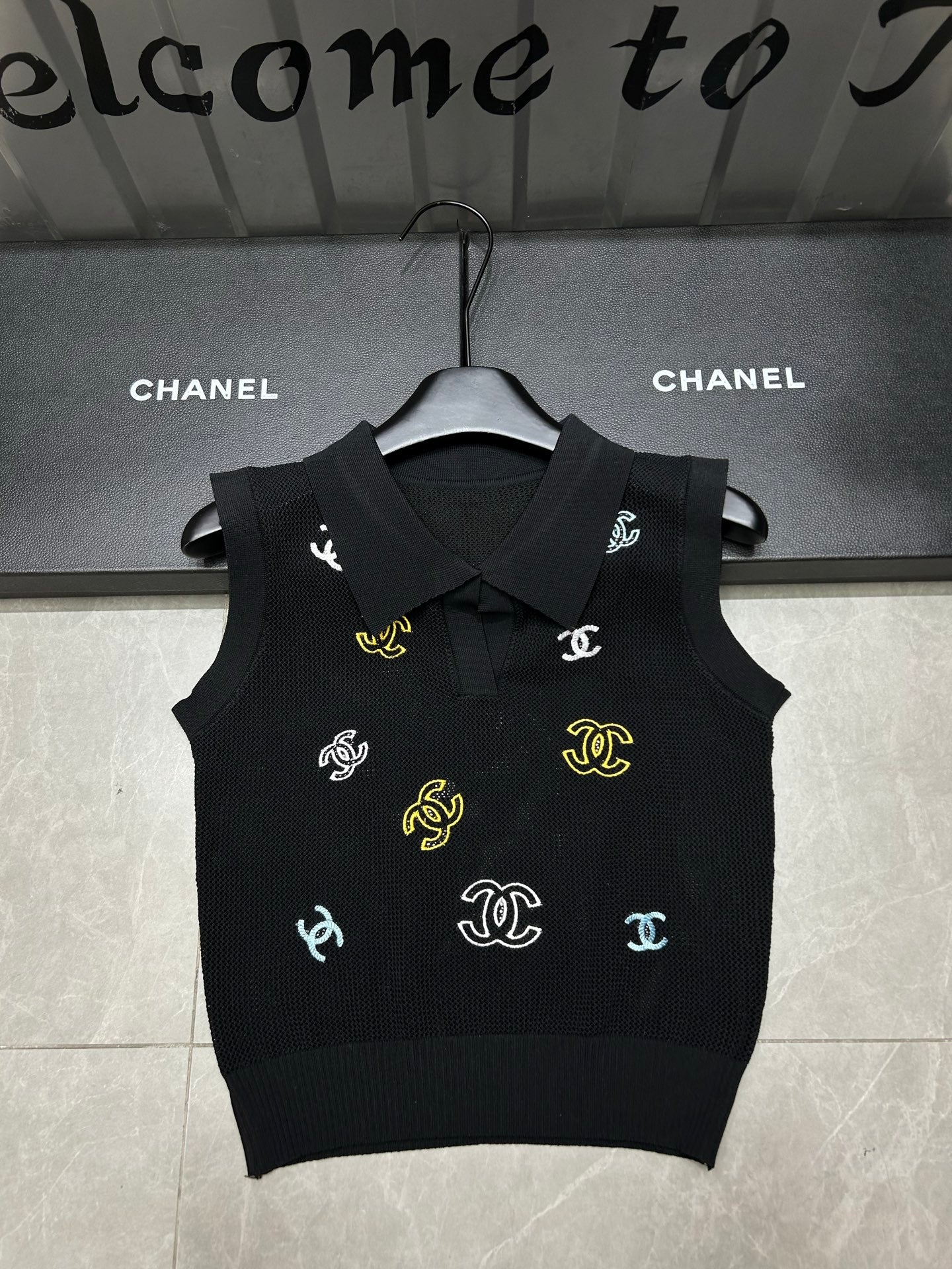 New double C color label lapel knitted vest