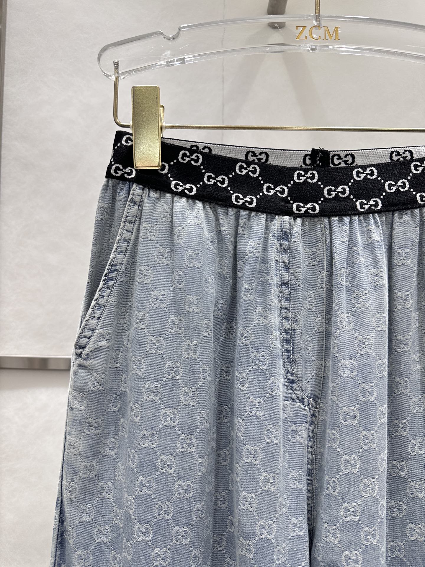 Washed blue elastic jacquard jeans