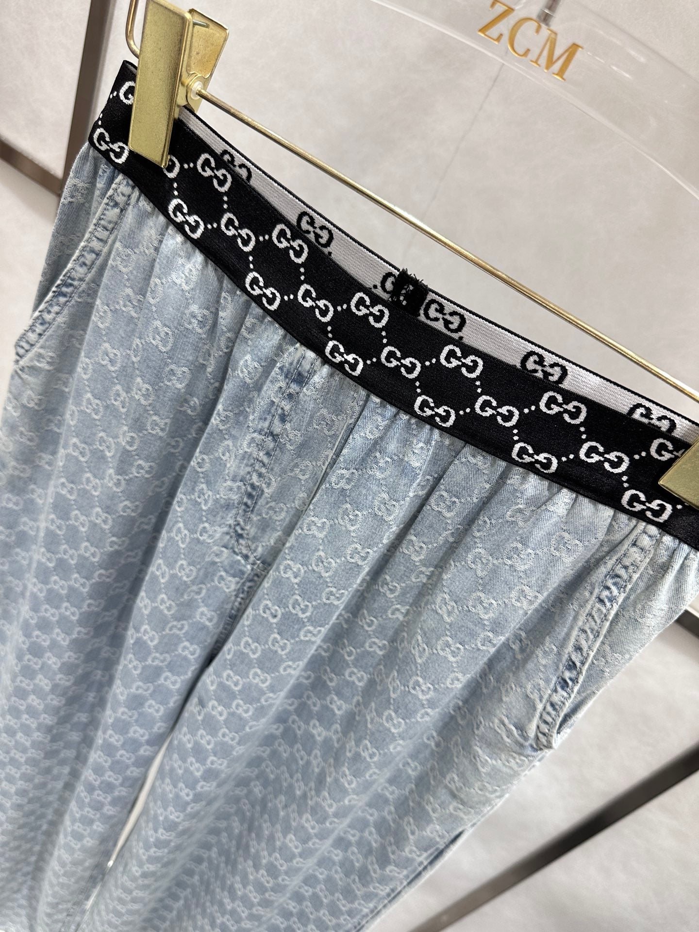 Washed blue elastic jacquard jeans