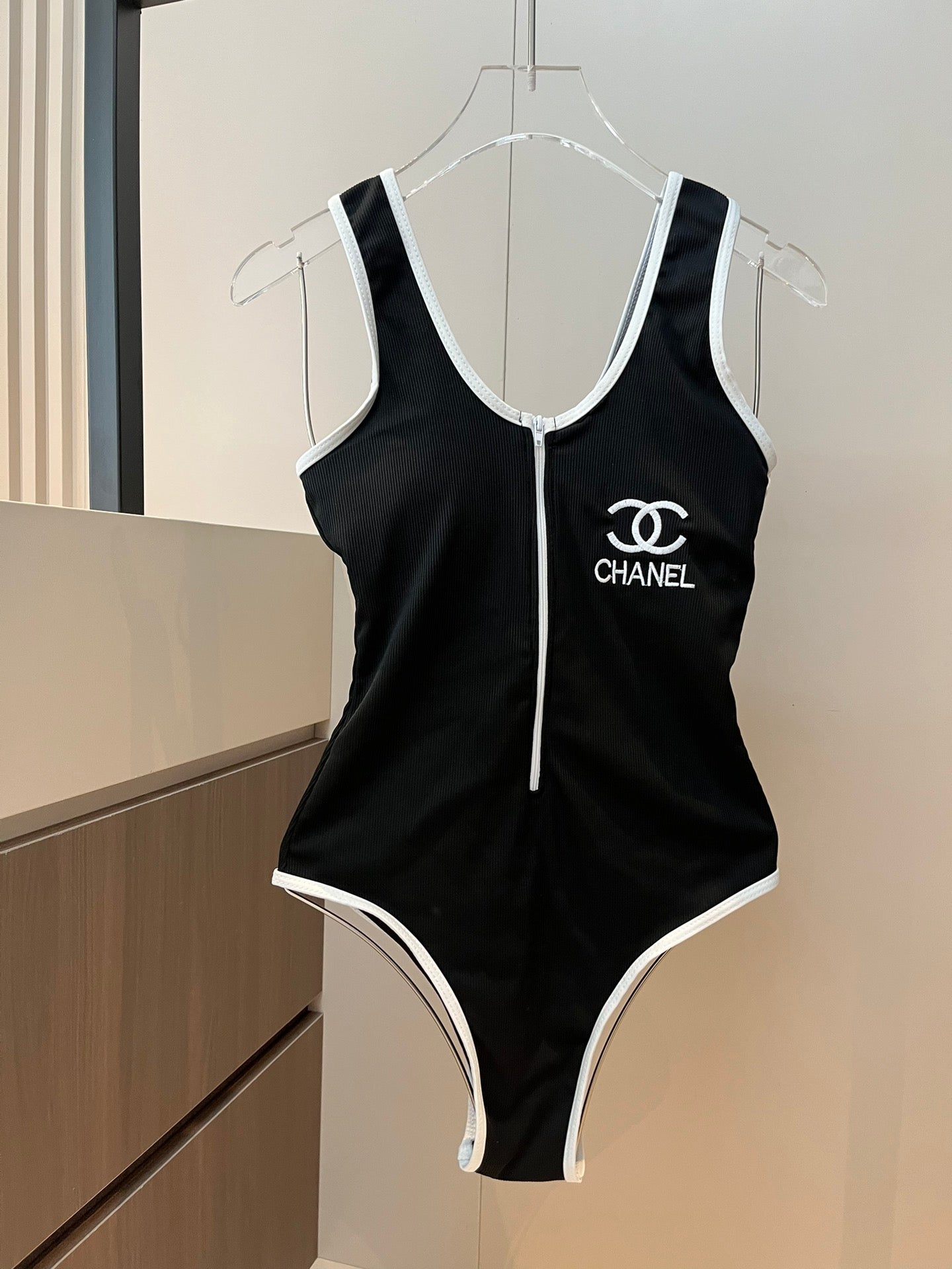 Black and white color matching front zipper one-piece swimsuit