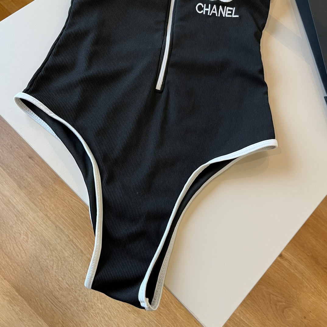 Black and white color matching front zipper one-piece swimsuit