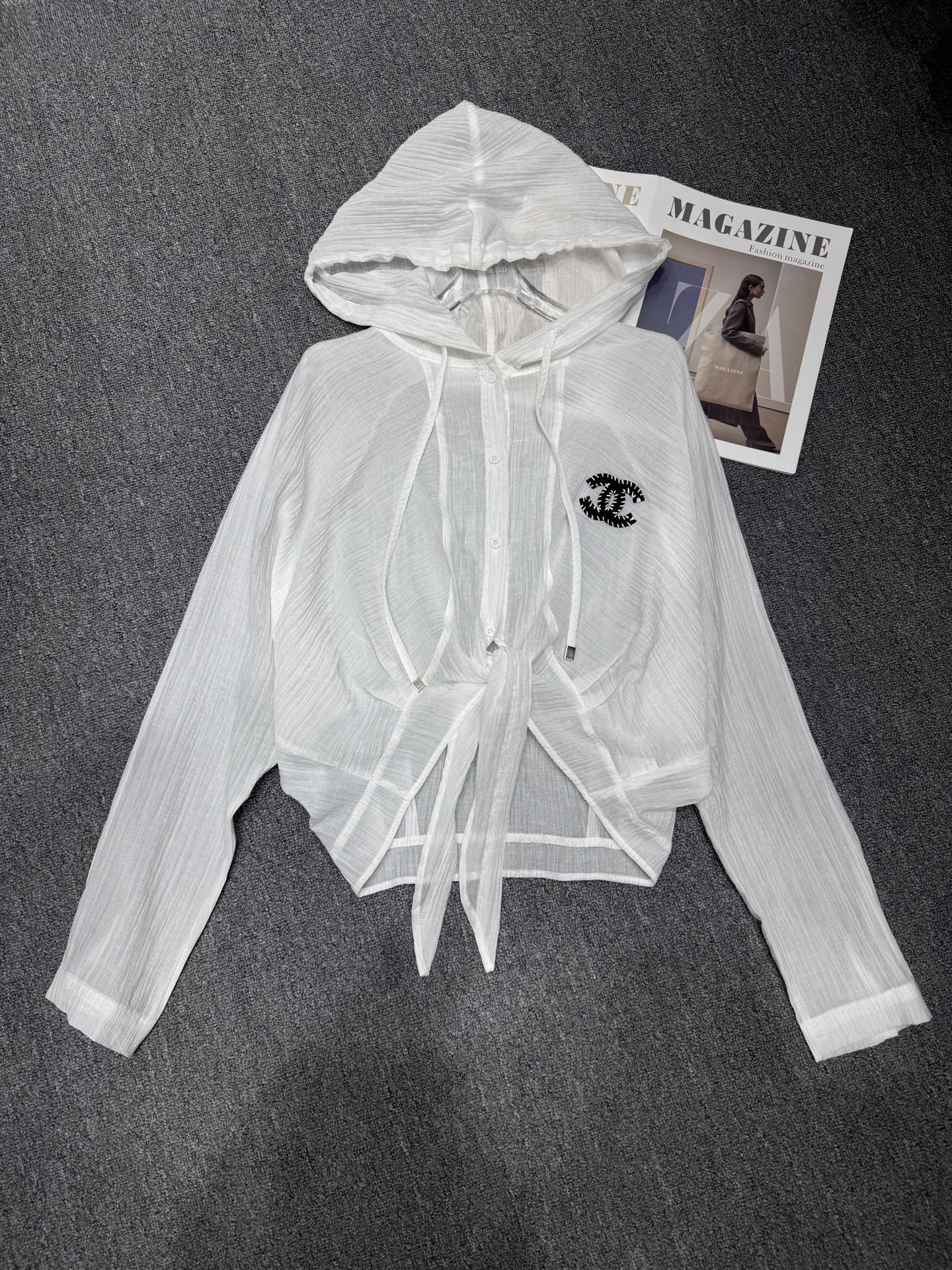 New thin hooded black and white sunscreen clothing