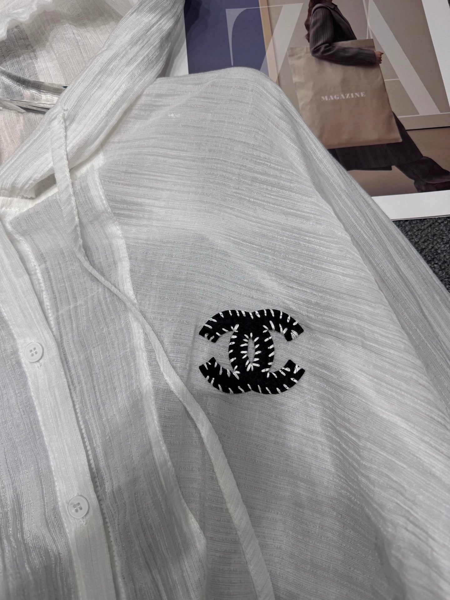 New thin hooded black and white sunscreen clothing