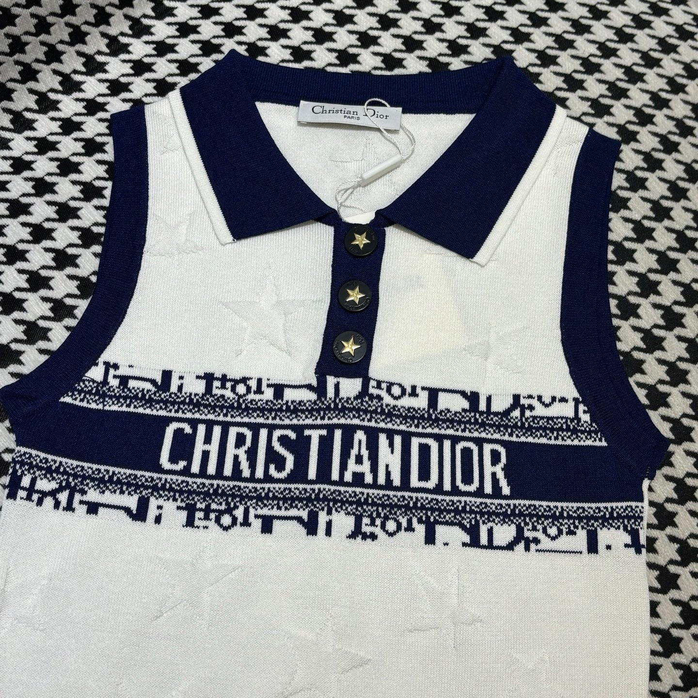Color matching lapel knitted letter vest