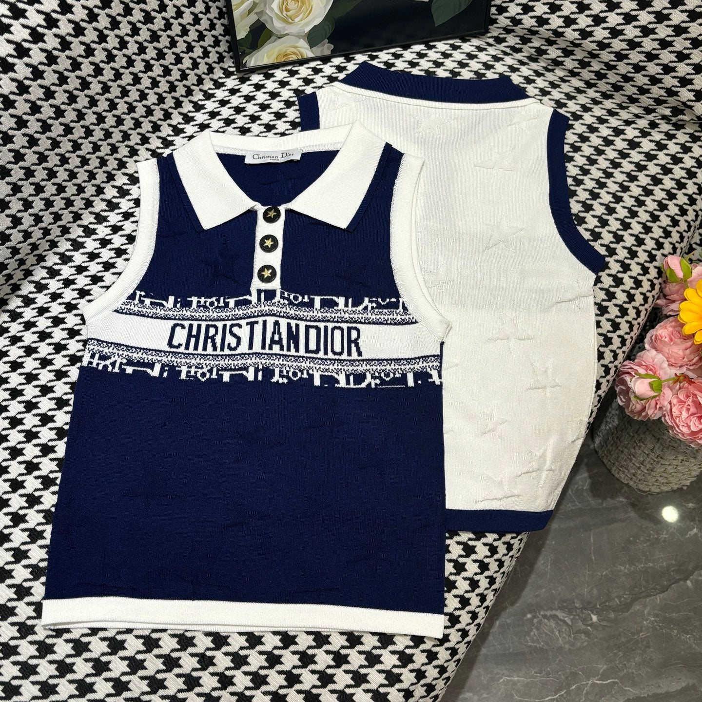 Color matching lapel knitted letter vest