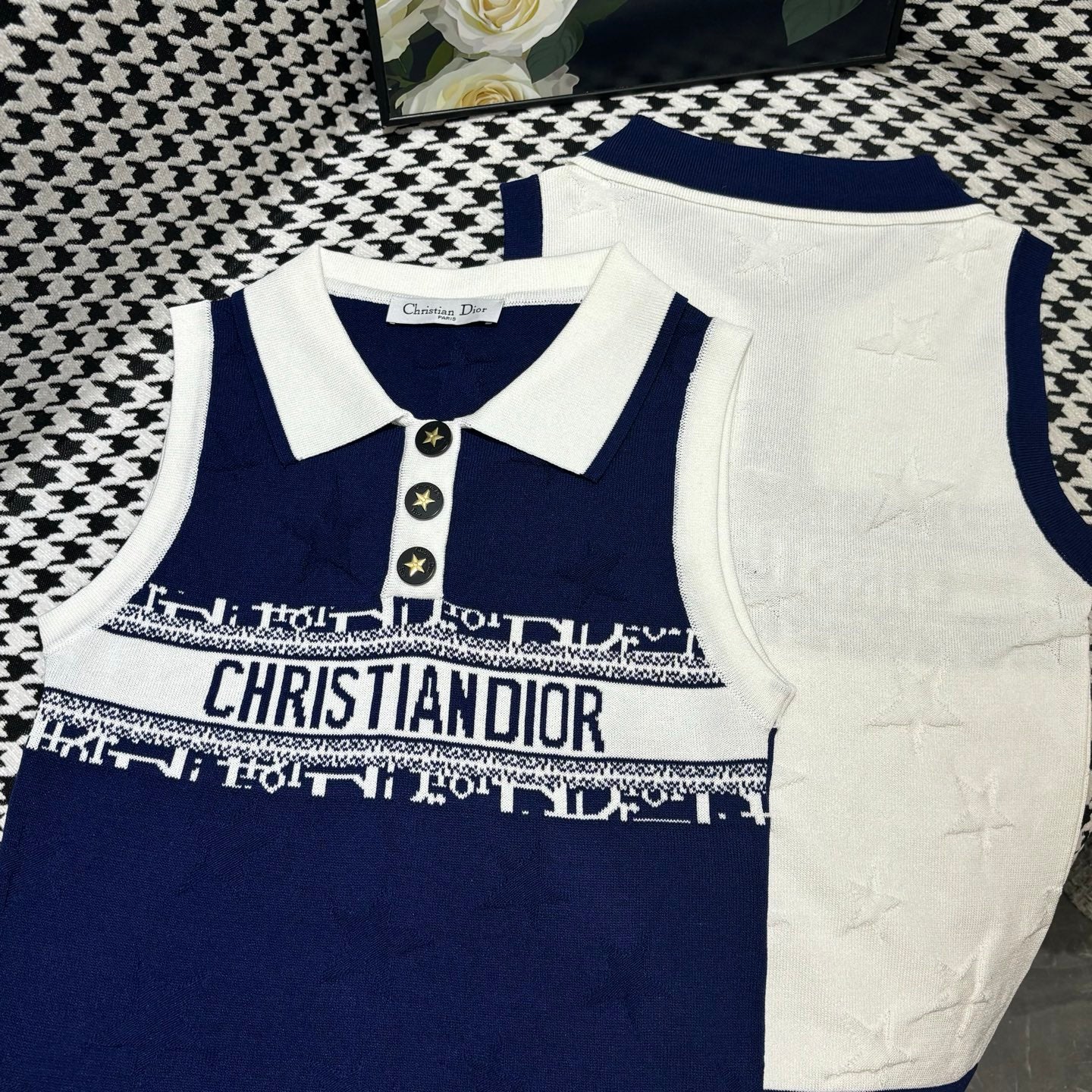Color matching lapel knitted letter vest