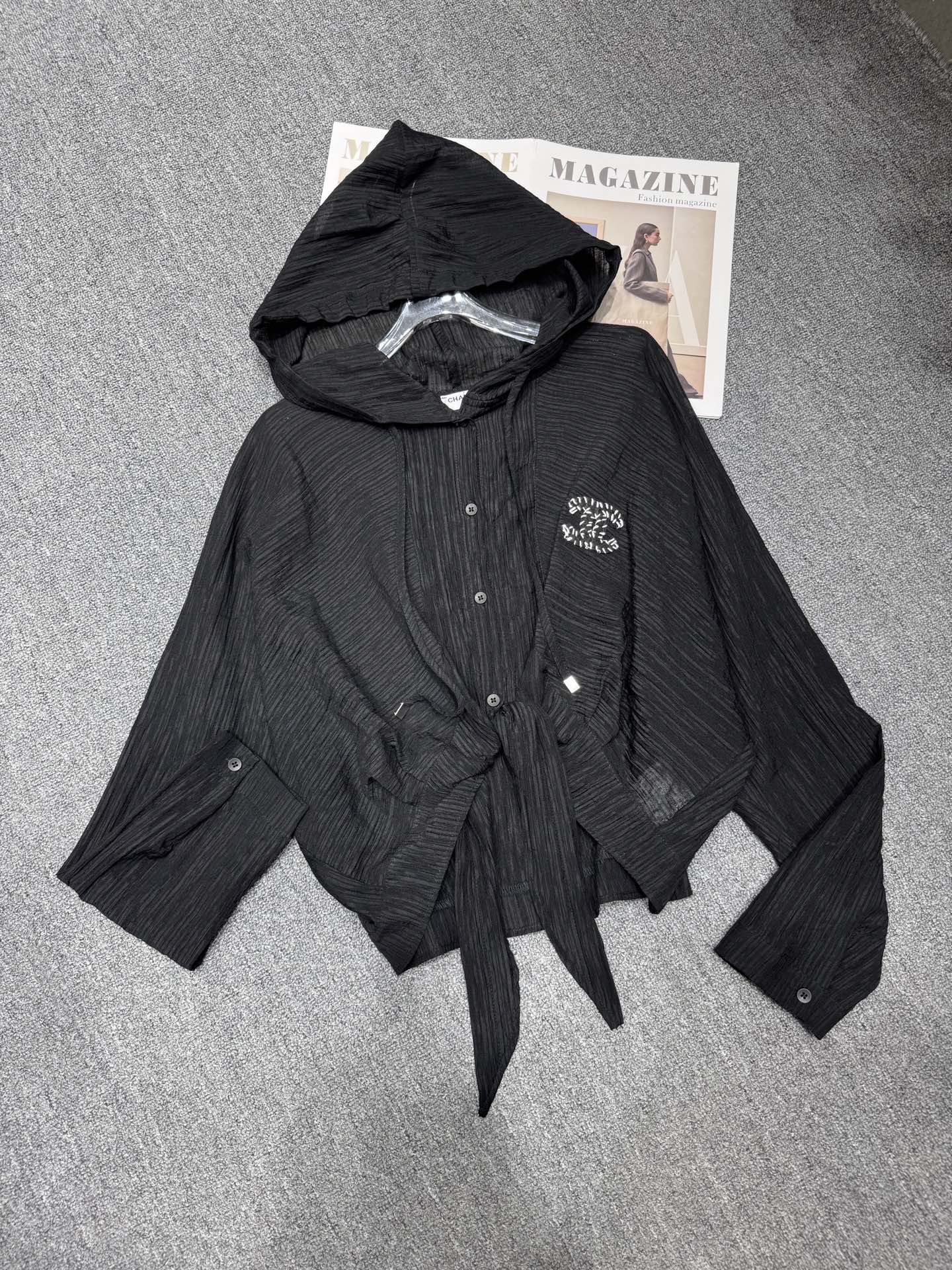New thin hooded black and white sunscreen clothing