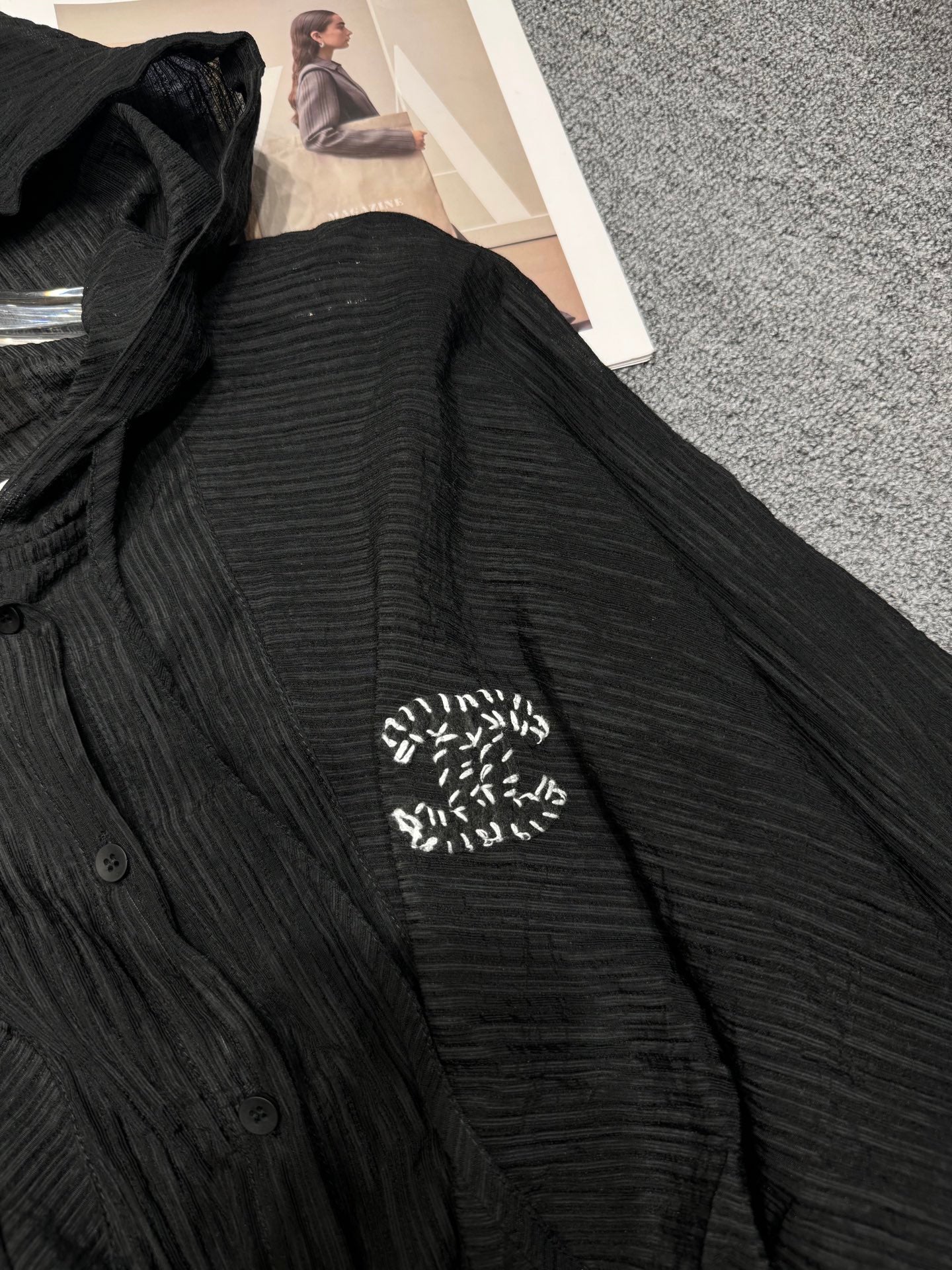 New thin hooded black and white sunscreen clothing