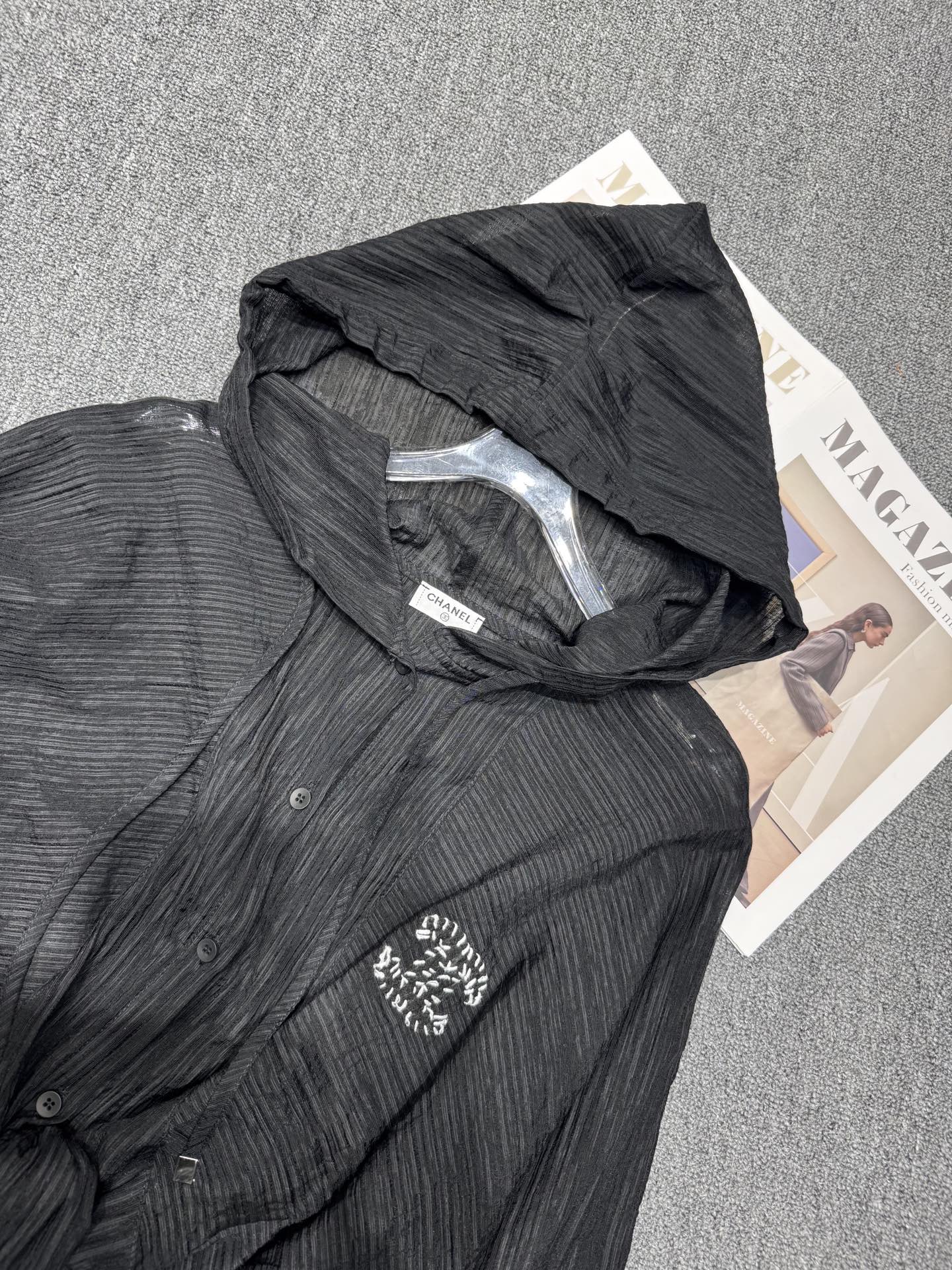 New thin hooded black and white sunscreen clothing