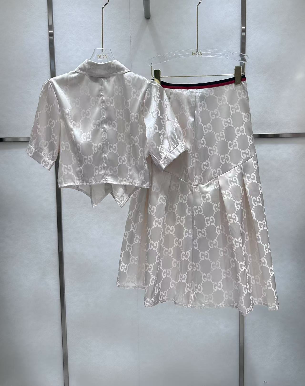 New lapel jacquard letter skirt suit
