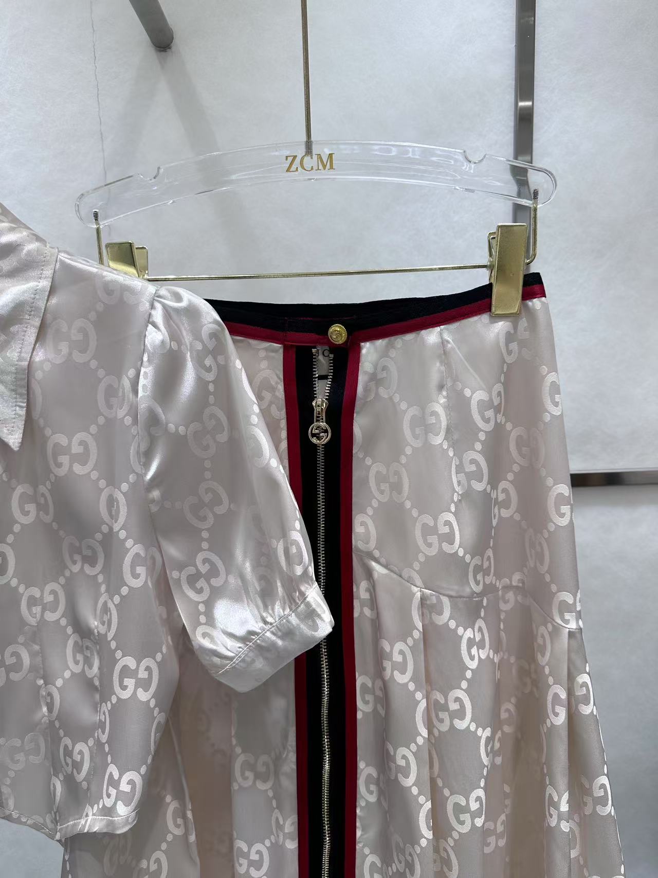 New lapel jacquard letter skirt suit