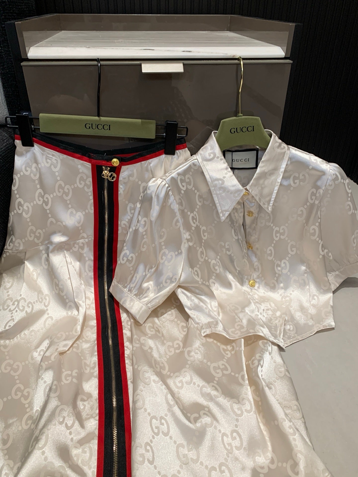 New lapel jacquard letter skirt suit