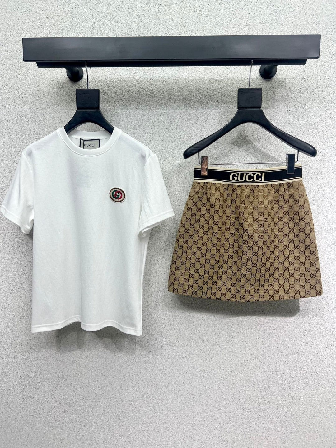 Simple short sleeve + khaki old flower skirt suit