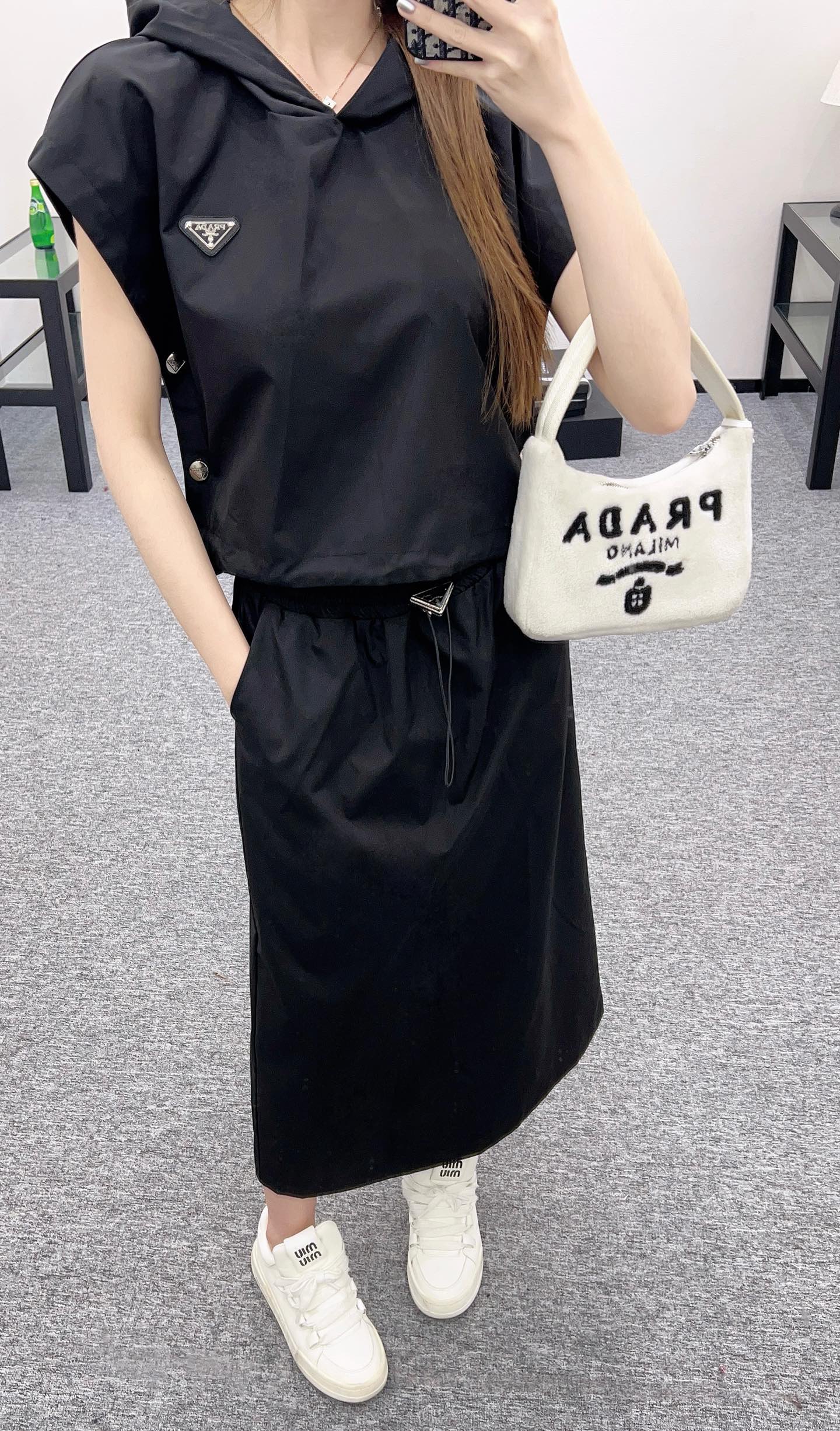 Hooded casual sports suit
