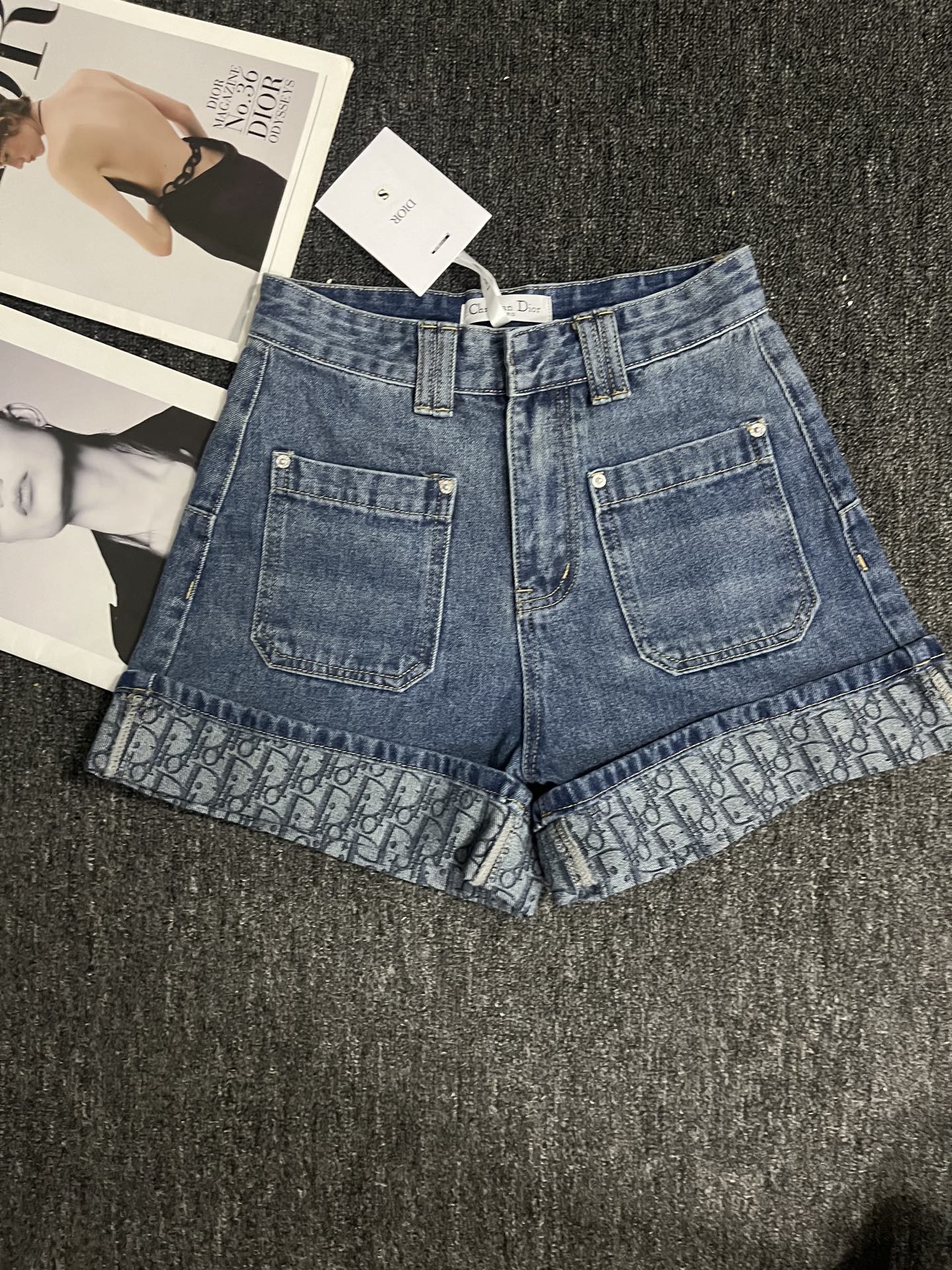 New style old flower curled denim shorts